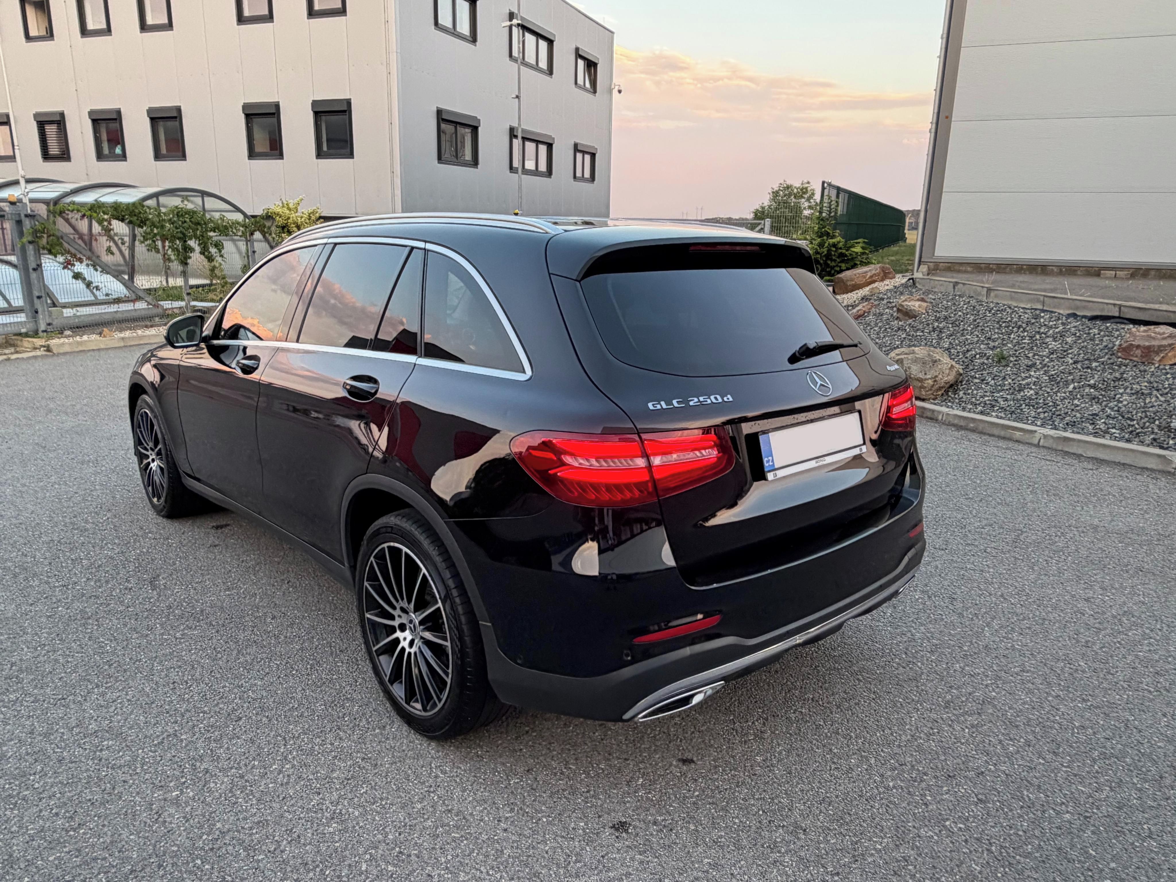 Mercedes-Benz GLC, 250d 4MATIC,Kuže,Amg,BLACK - fotka 3