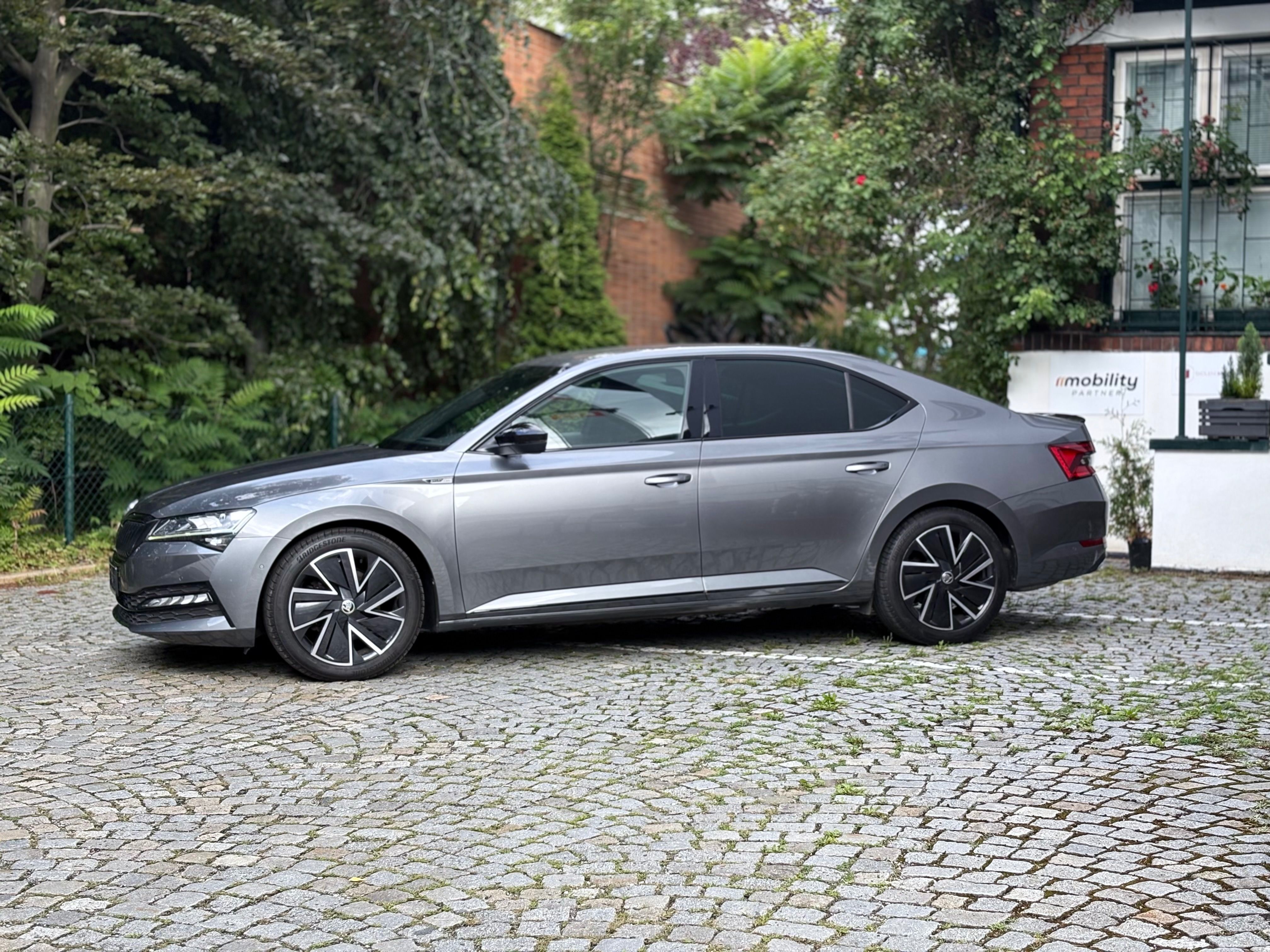 Škoda Superb, SPORTLINE 1.5 TSI 110kW DSG,ČR - fotka 3