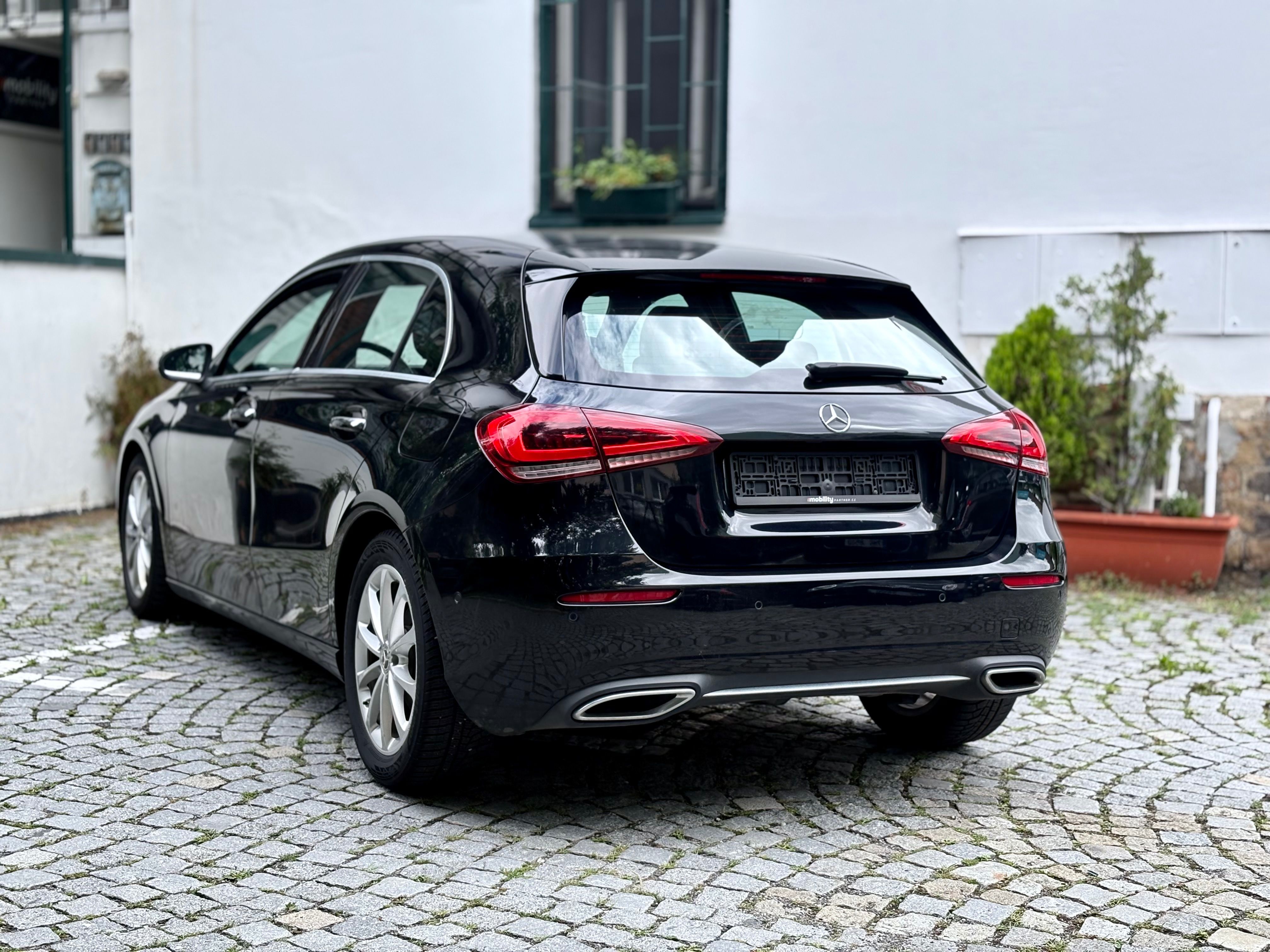 Mercedes-Benz Třídy A, A180d A/T, Sport, ČR - fotka 2