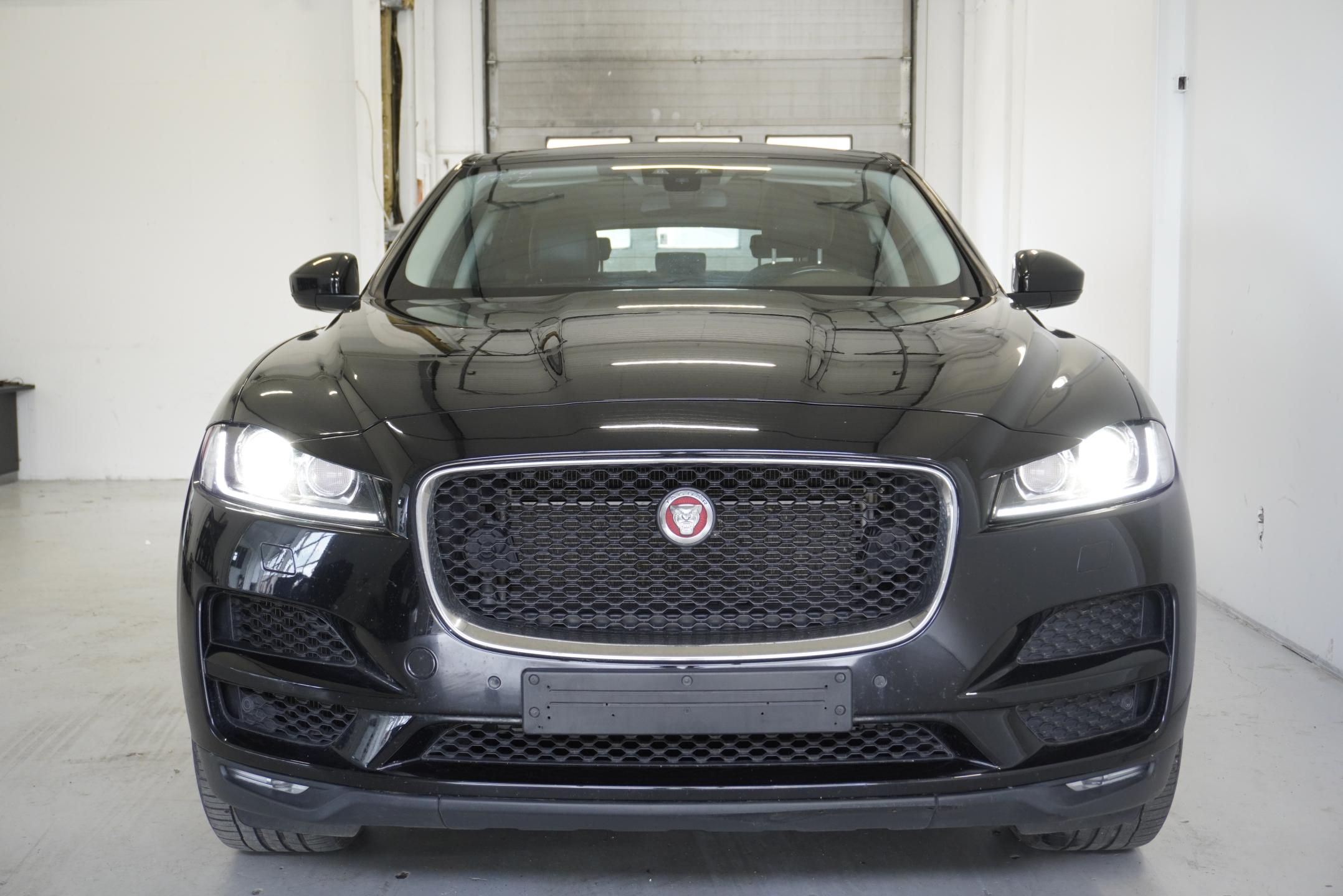 Jaguar F-Pace, 3.0D 221 kW 4x4 AUTOMAT 8st. - fotka 2