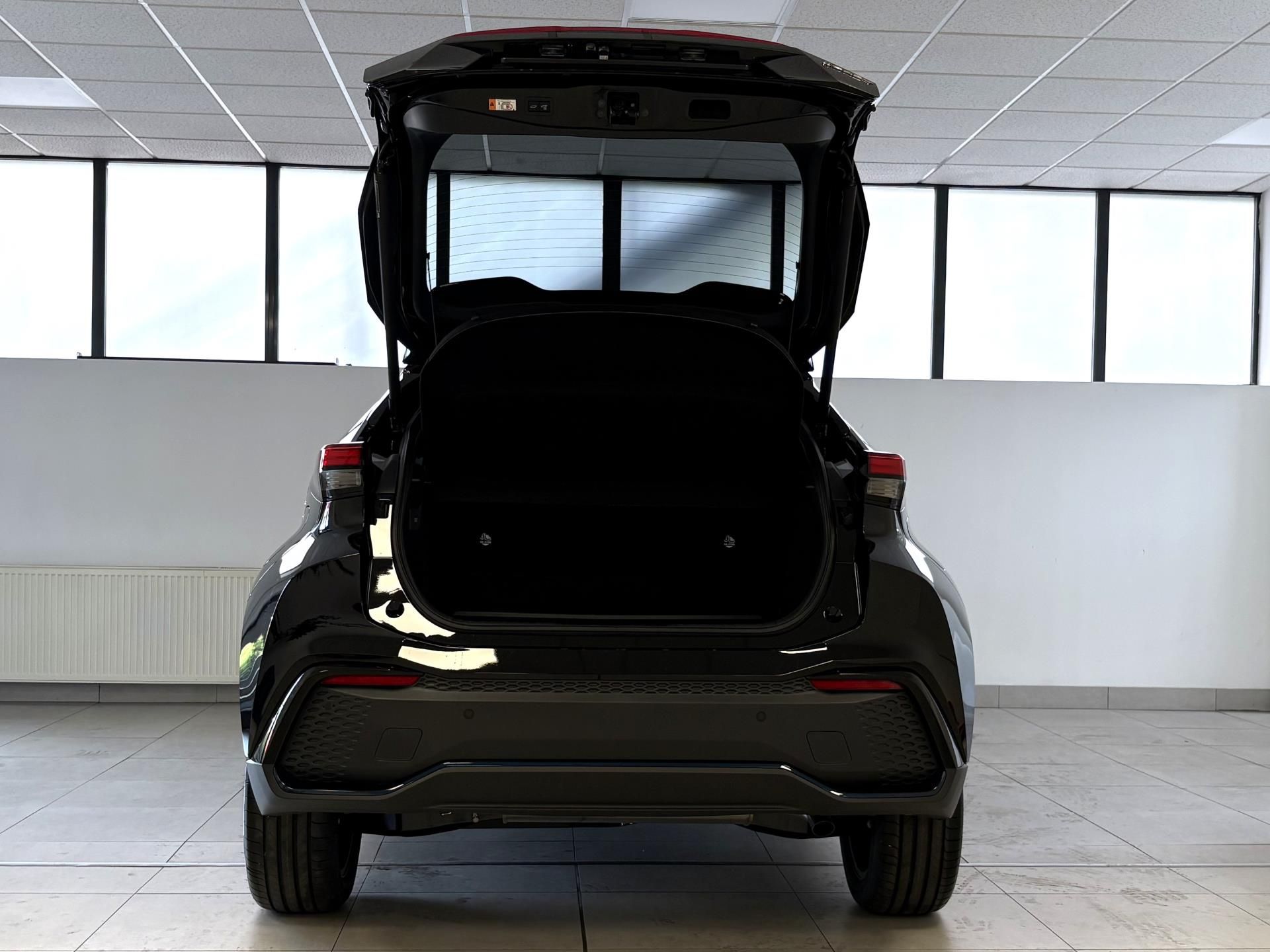 Toyota C-HR, Tokyo Edition, 2,0 L.,Plug-in - fotka 6
