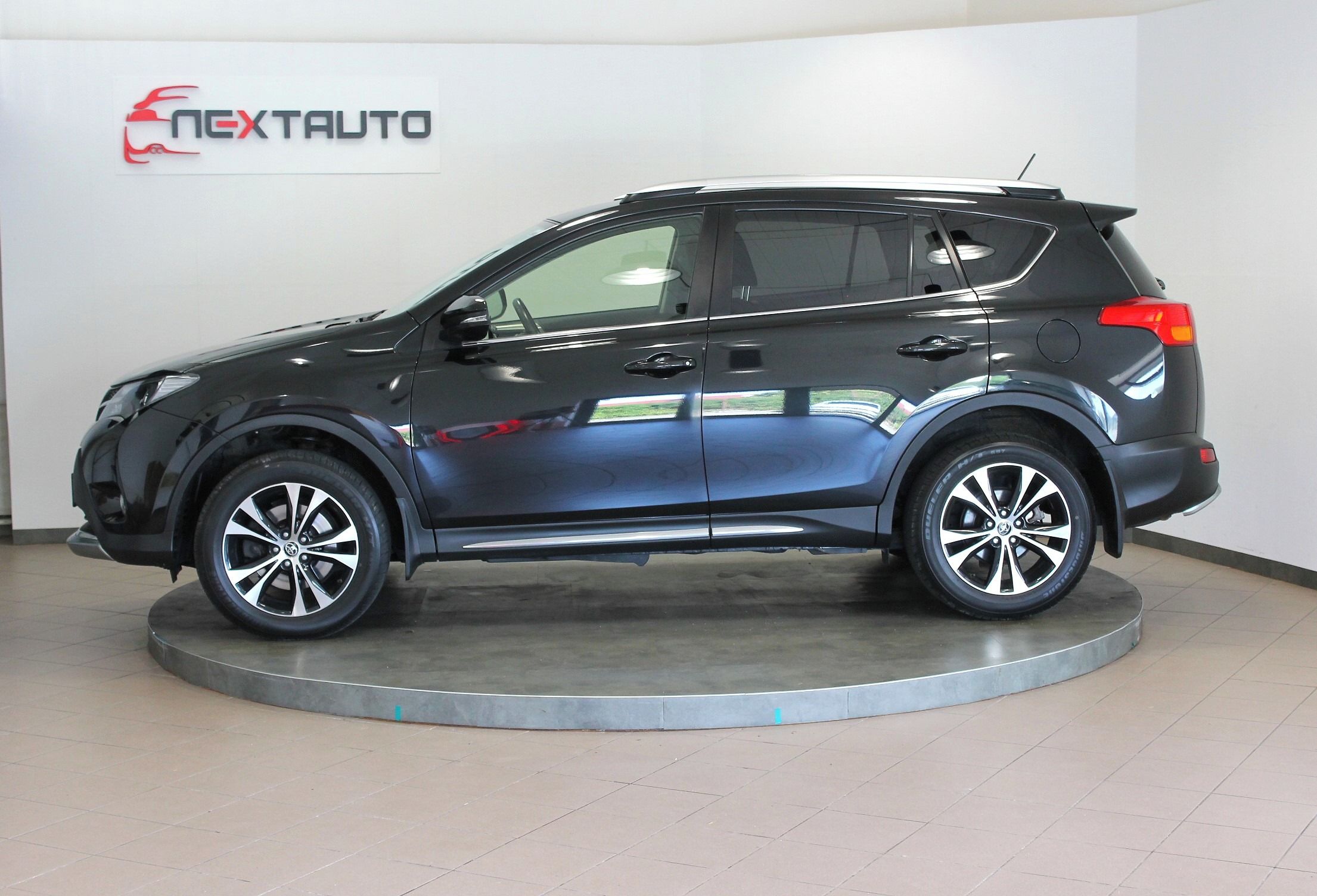 Toyota Rav4, 2.2 D-4D 110kW AWD TAŽNÉ,1.MAJ - fotka 2