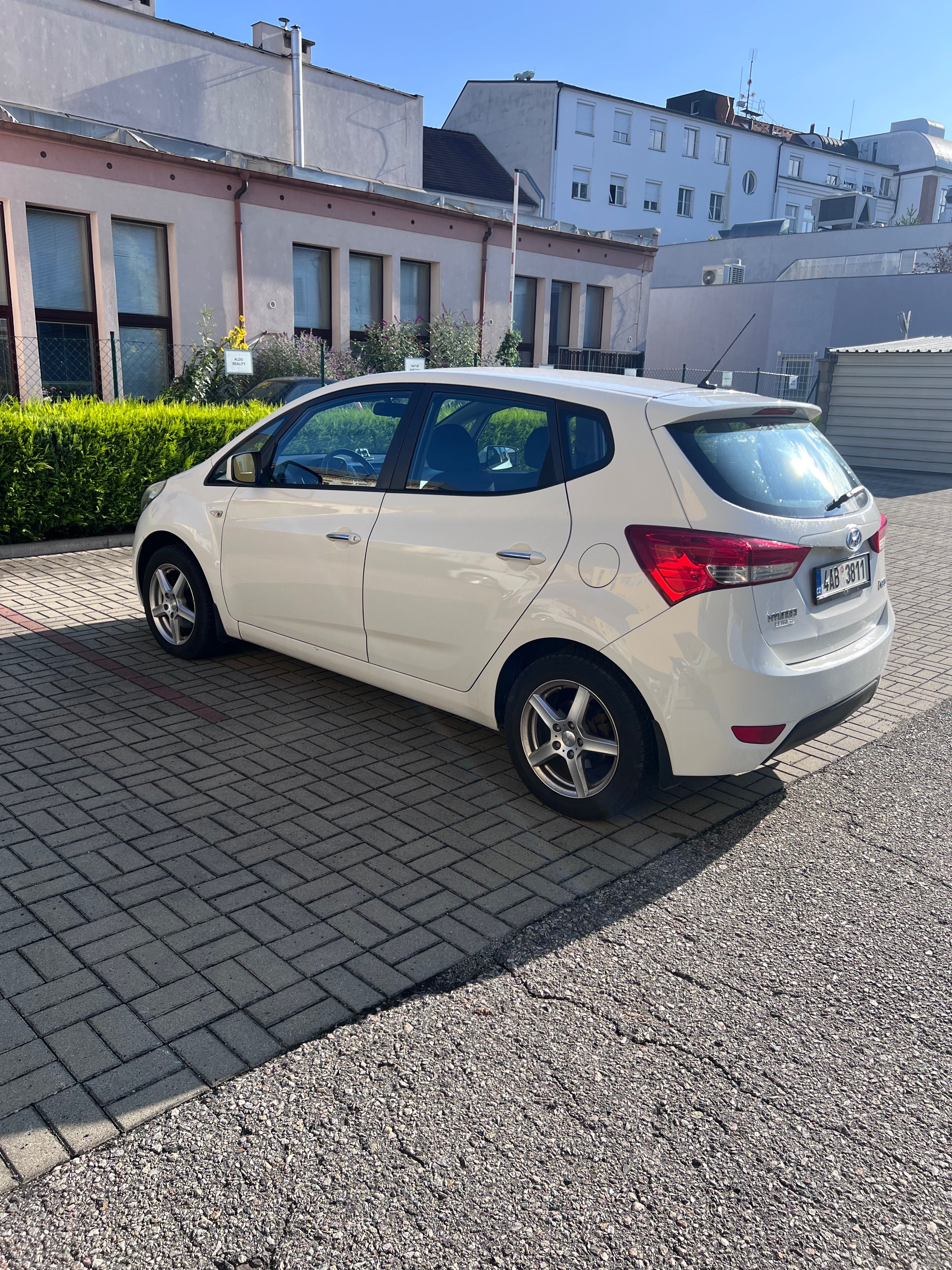 Hyundai ix20, 1.4 - velmi hezký stav - fotka 6