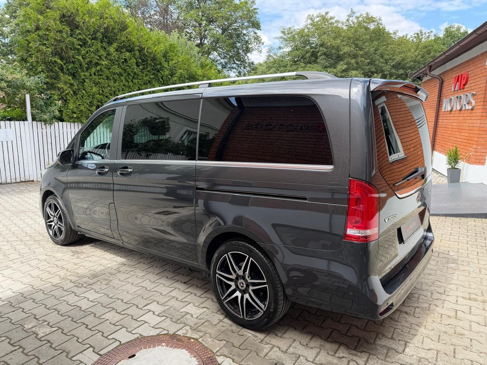 Mercedes-Benz Třídy V, V300D-AMG-4M-AVANT-R19-NEZ.TOP - fotka 3