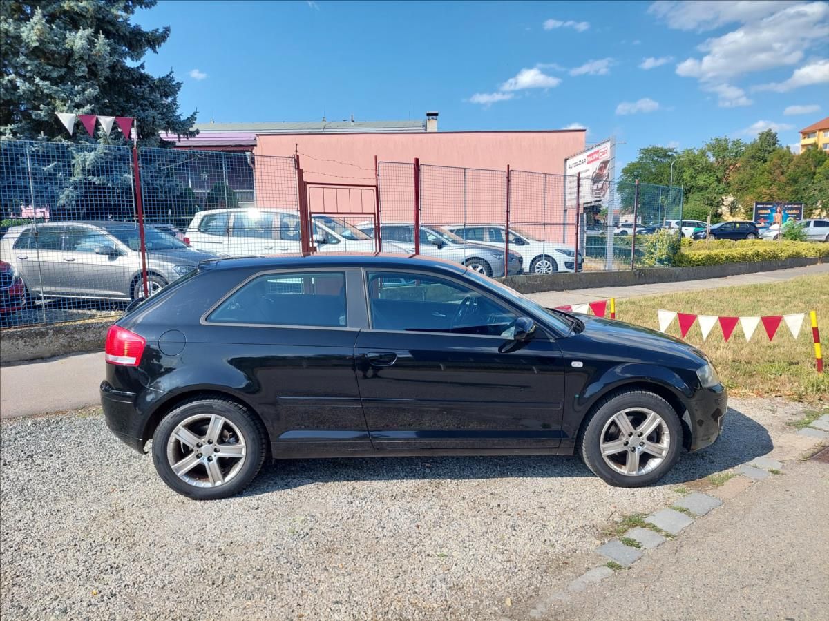 Audi A3, 1,6 i - fotka 4
