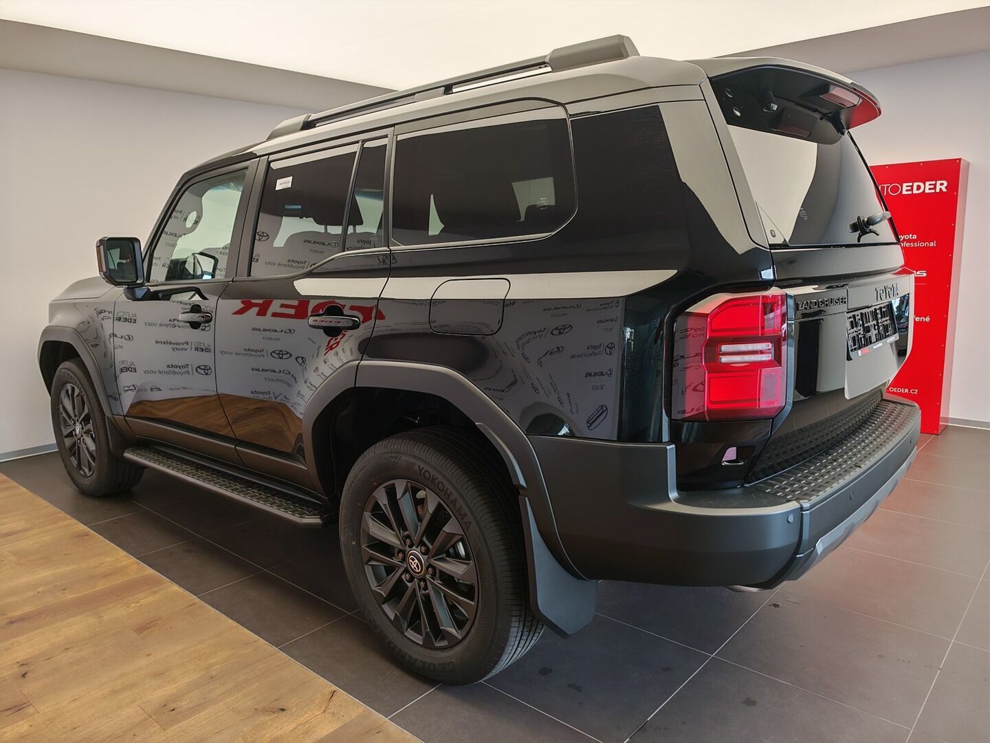 Toyota Land Cruiser, 2.8L Diesel Executive 4x4 - fotka 6