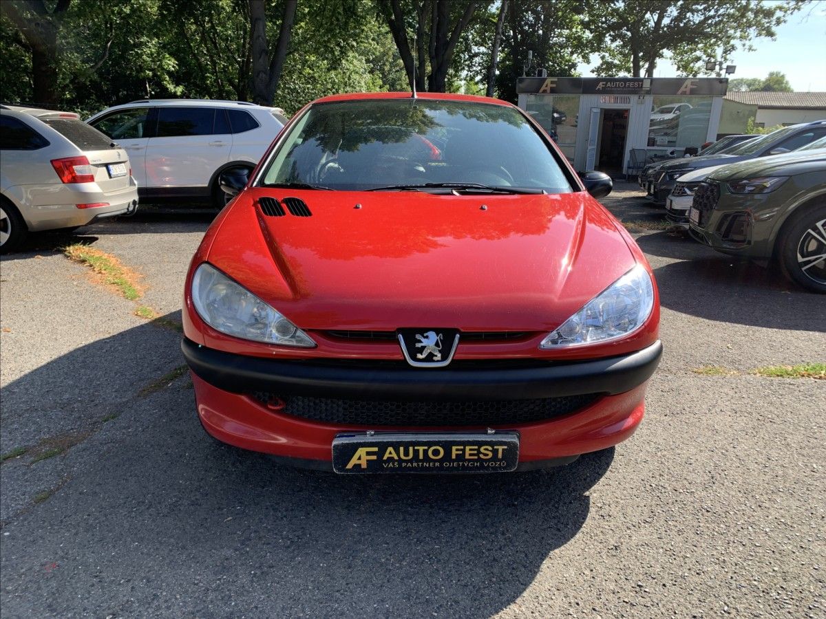 Peugeot 206, 1,1 i,ČR - fotka 2