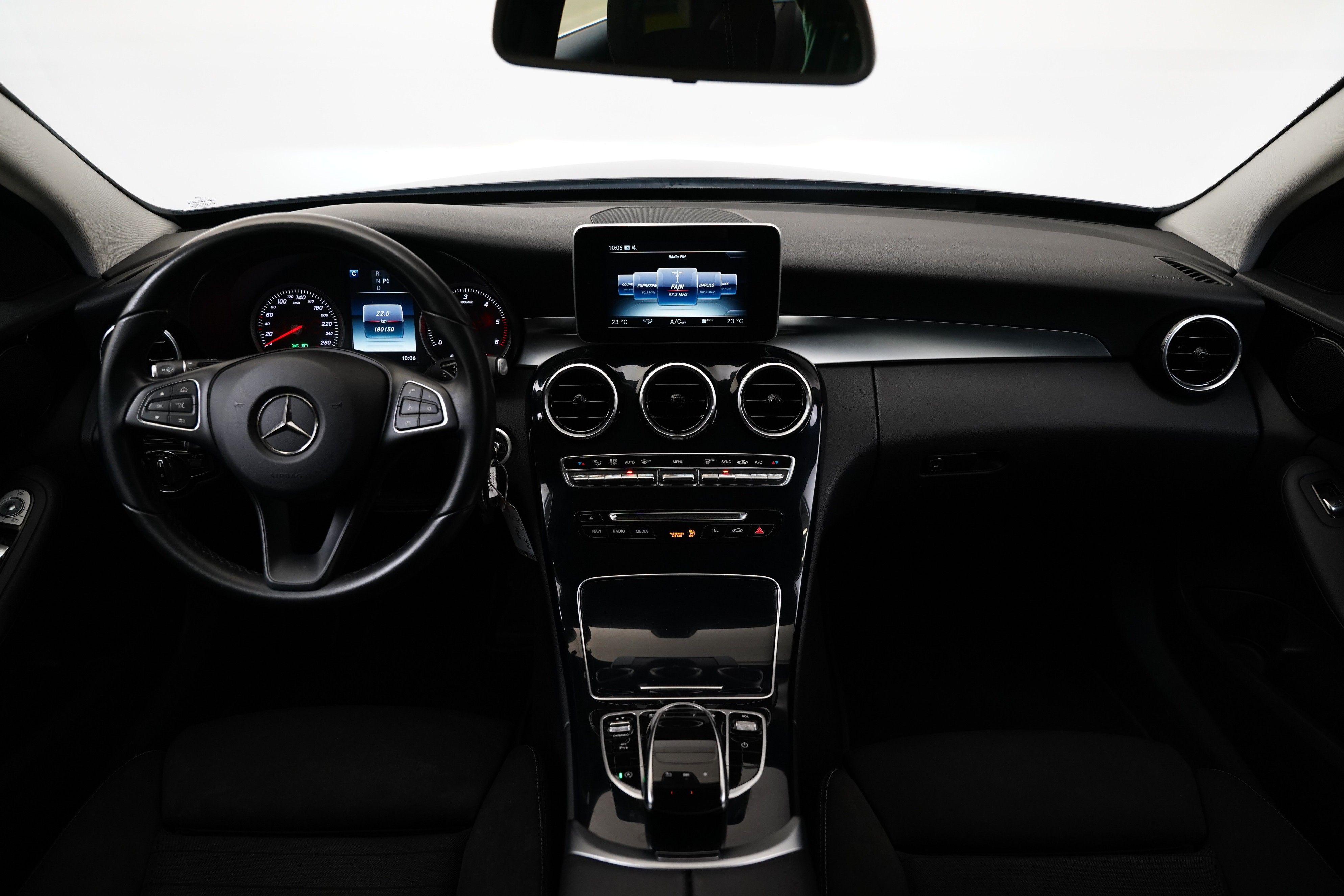 Mercedes-Benz Třídy C, 220 d 125 kW Automatik - fotka 5