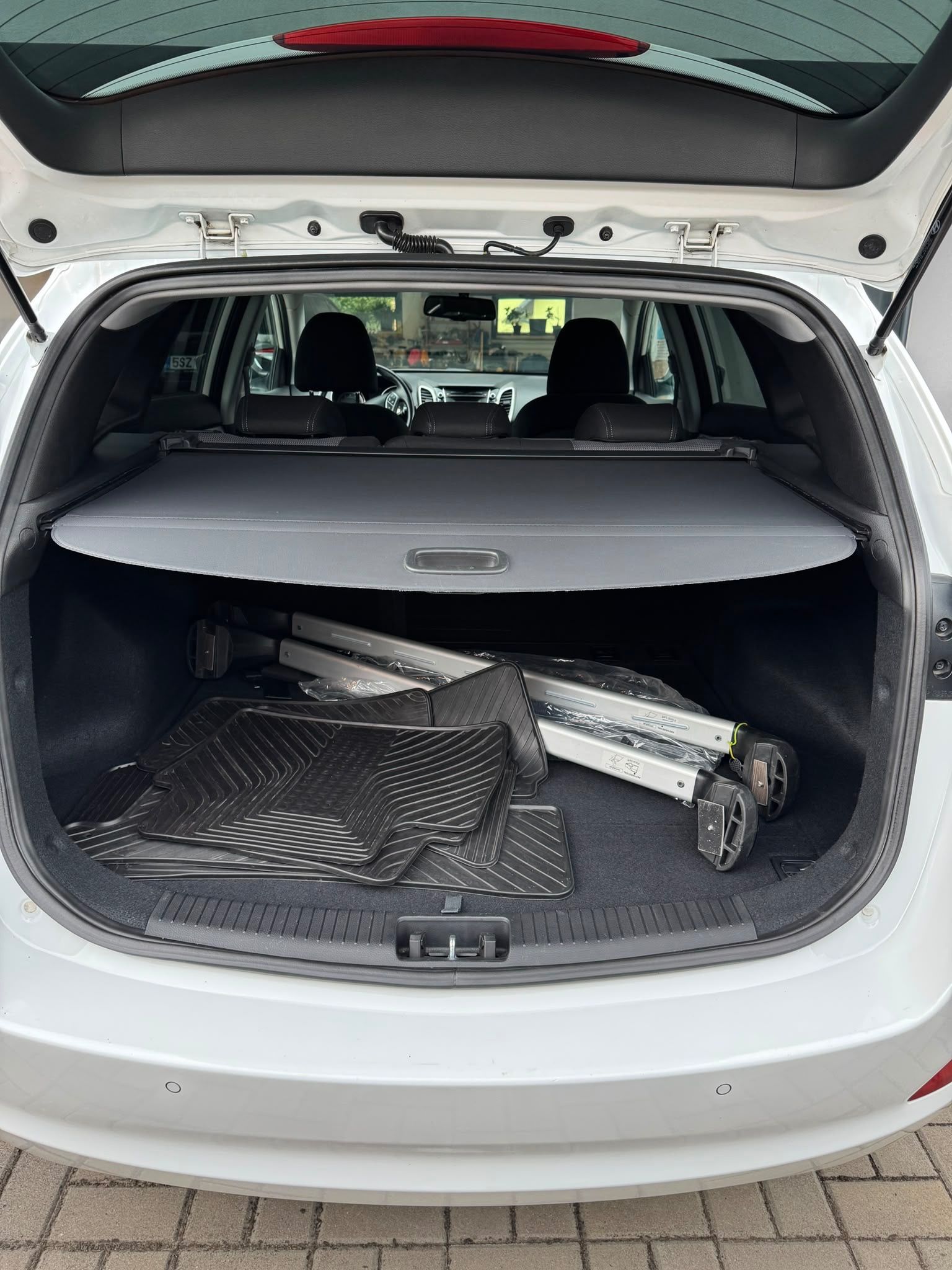 Hyundai i30, 1,6GDi Kombi Nehavarováno - fotka 5