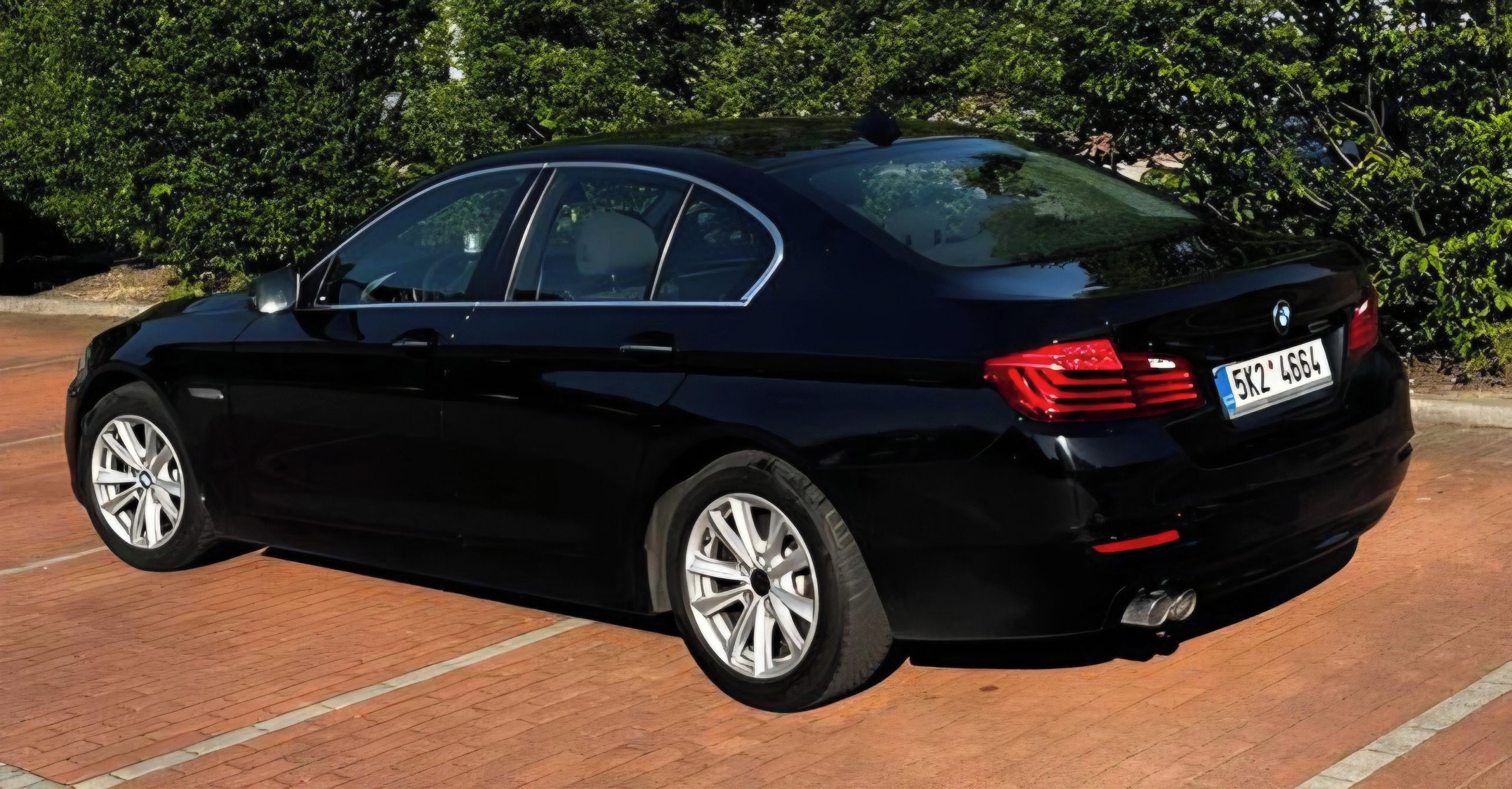 BMW Řada 5, 520d - fotka 2