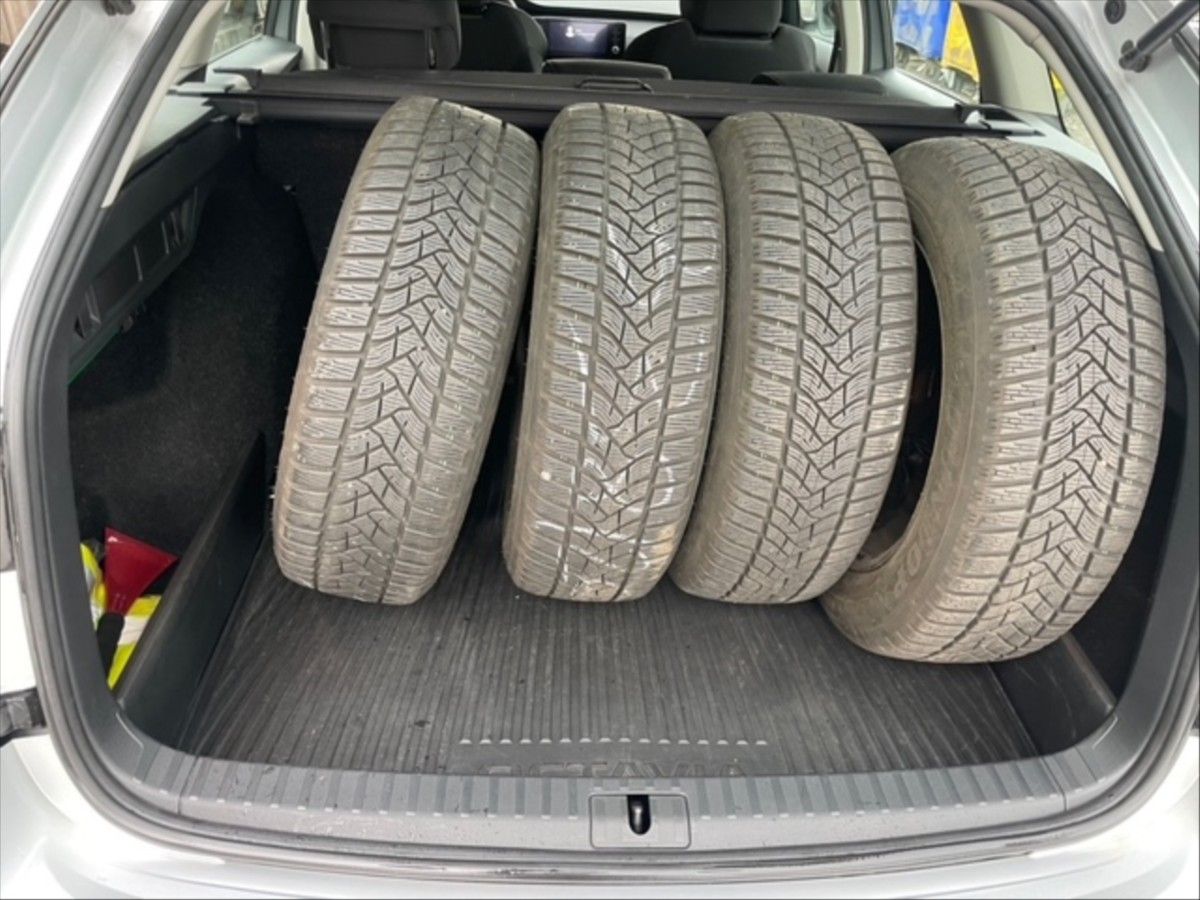 Škoda Octavia, 2,0 TDI Ambition 4x4 DSG - fotka 6