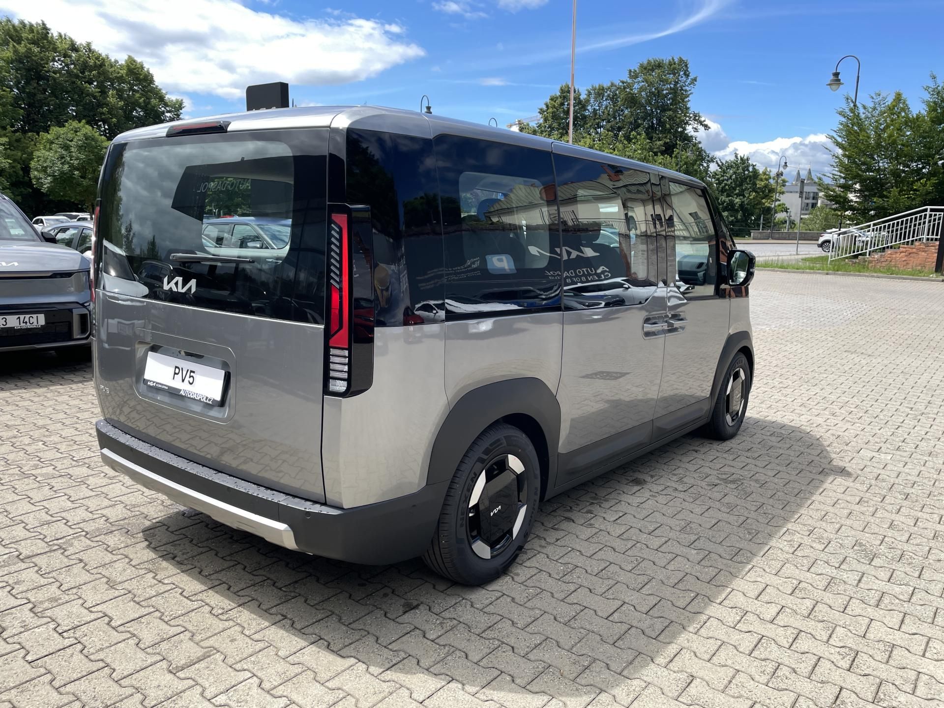 Kia PV5, 5P 4x2 ELITE 120 KW + 71,2 KW - fotka 3