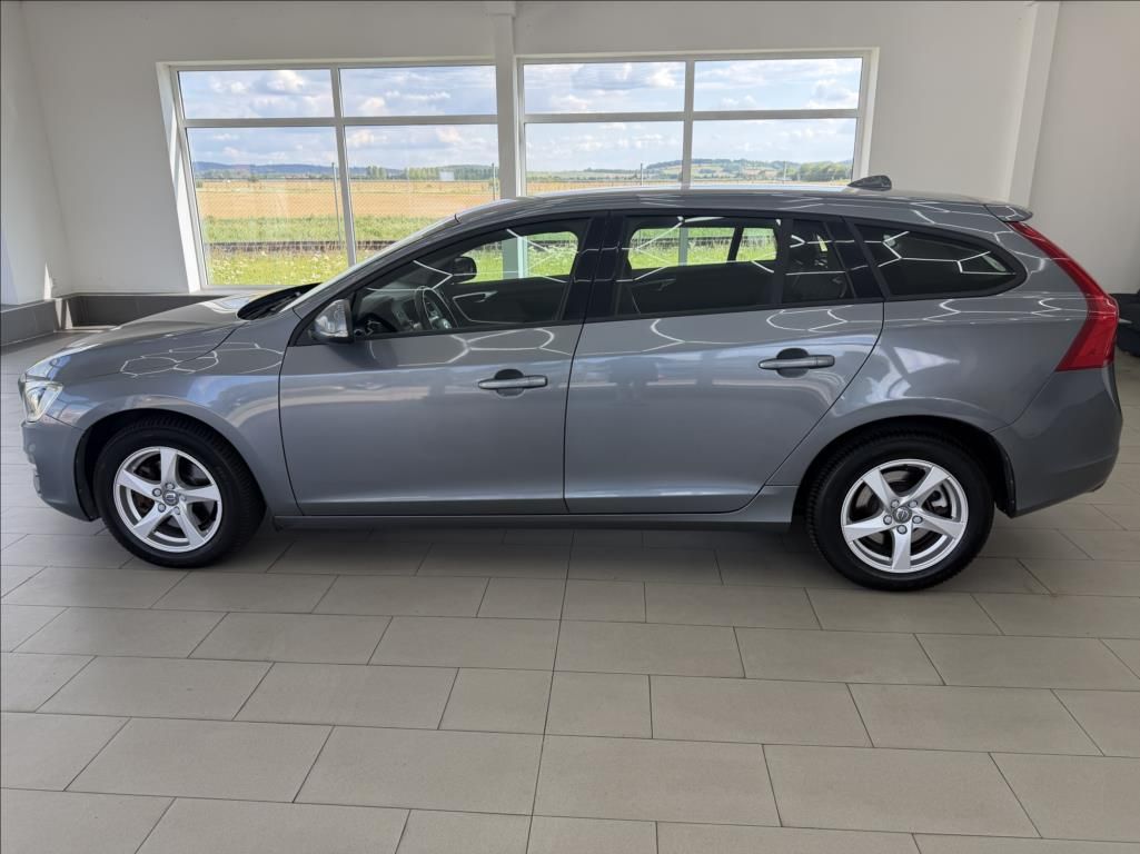 Volvo V60, 2,0 D, Automat, pouze 93tkm - fotka 2