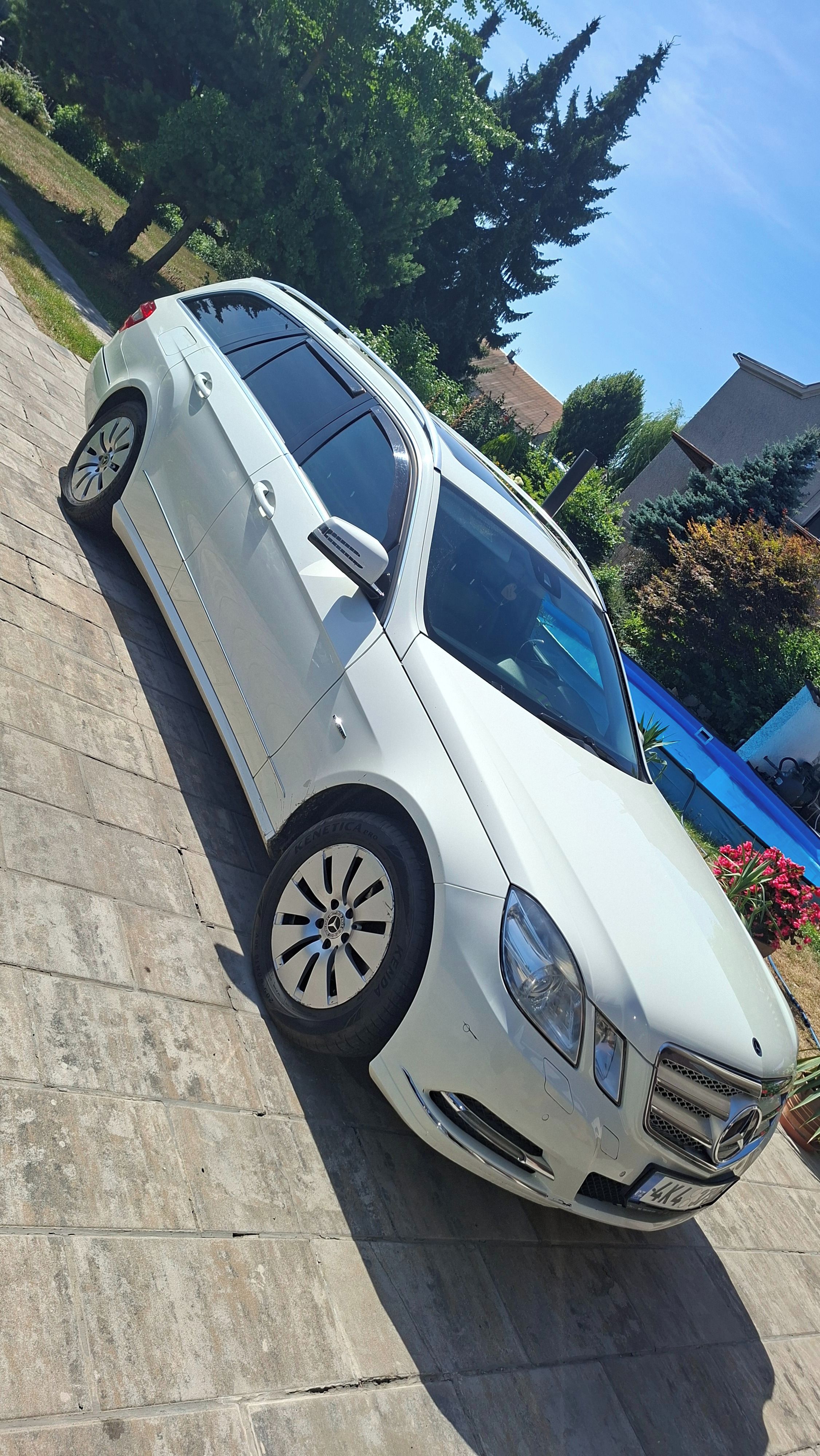 Mercedes-Benz Třídy E, Mercedes-Benz E 220 CDI - fotka 3