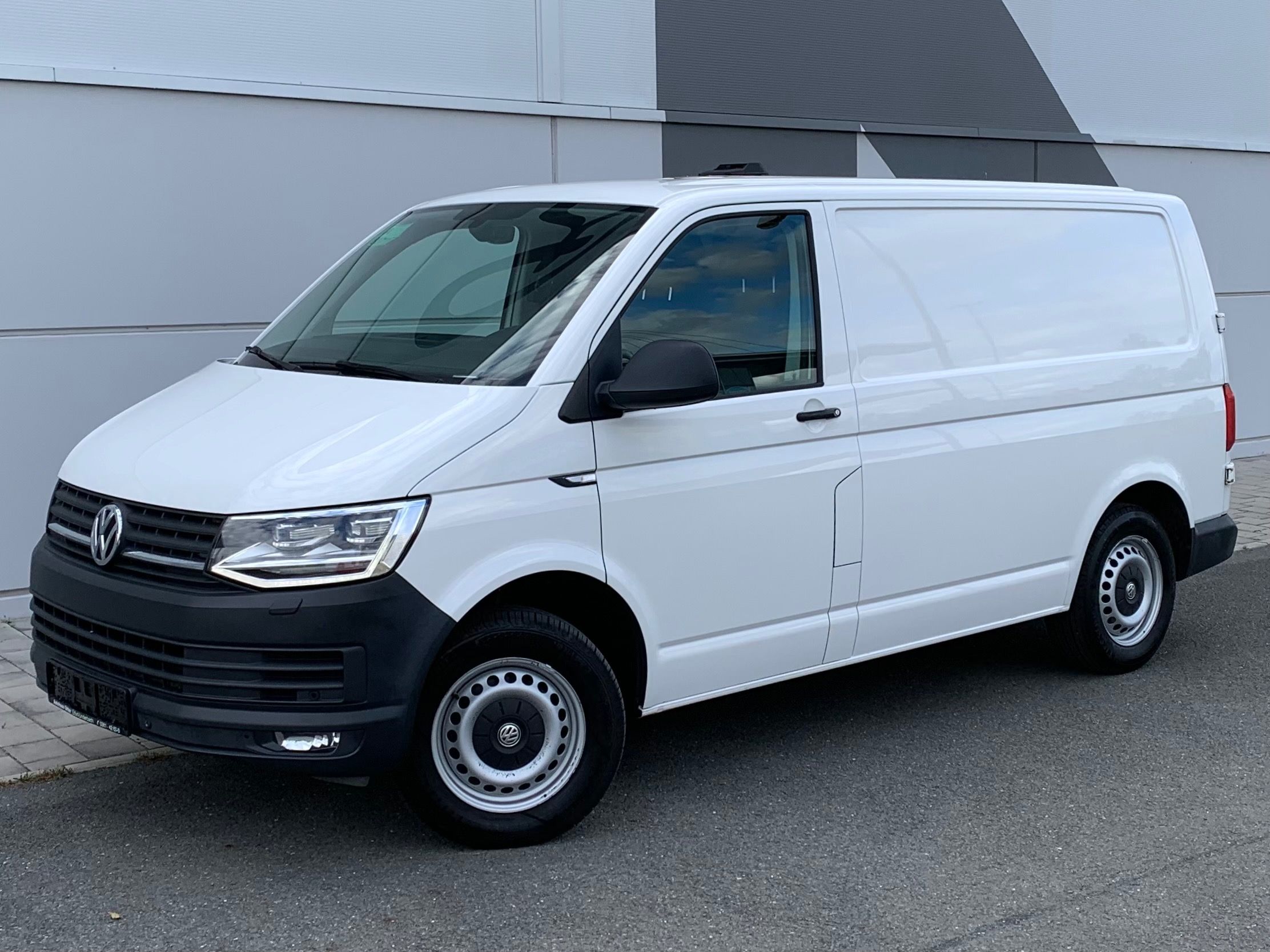 Volkswagen Transporter, 110kw, LED, WEBASTO, 1.maj - fotka 3