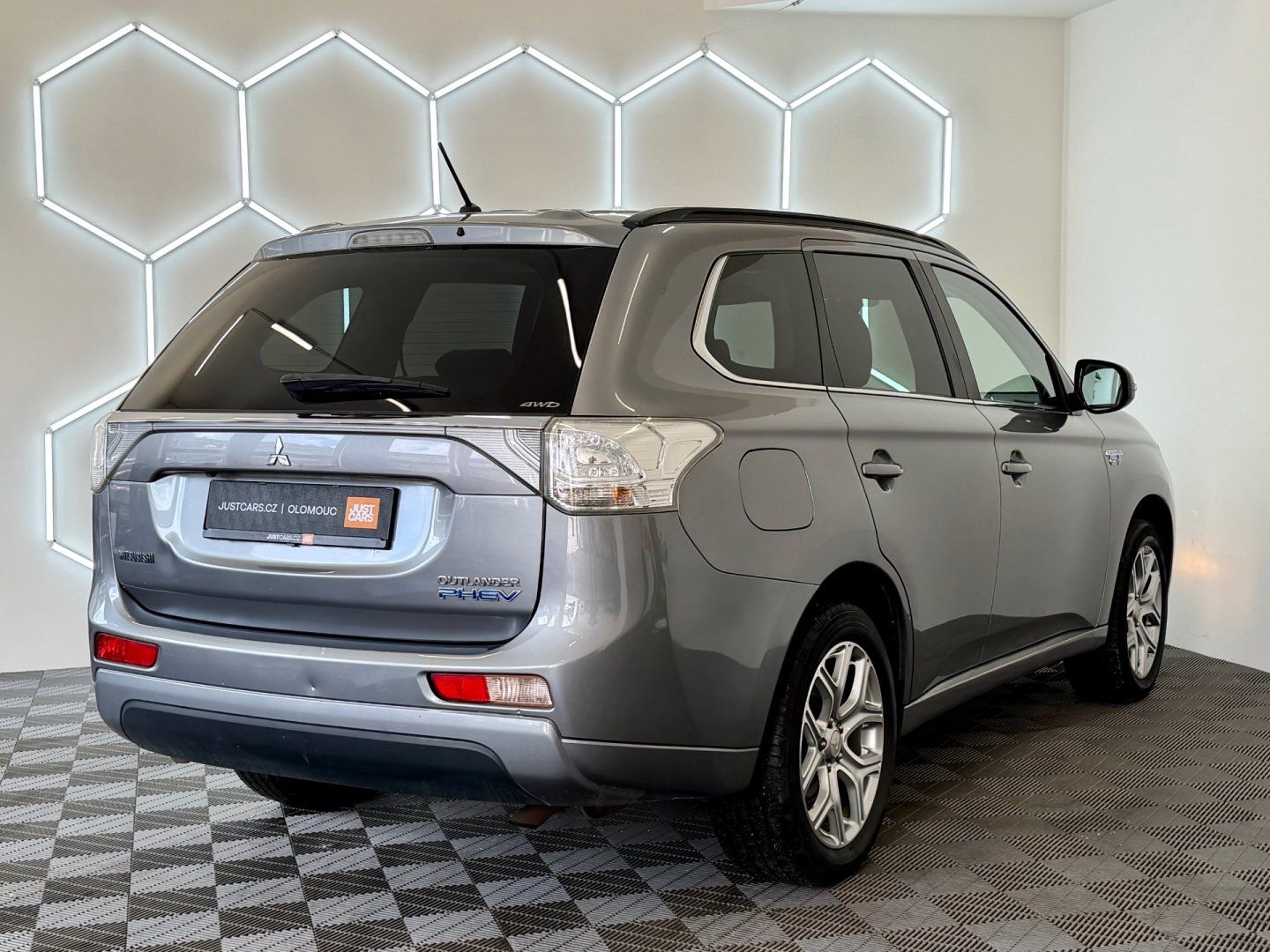 Mitsubishi Outlander, 2.0 PHEV 4WD | Plug-in Hybrid - fotka 4