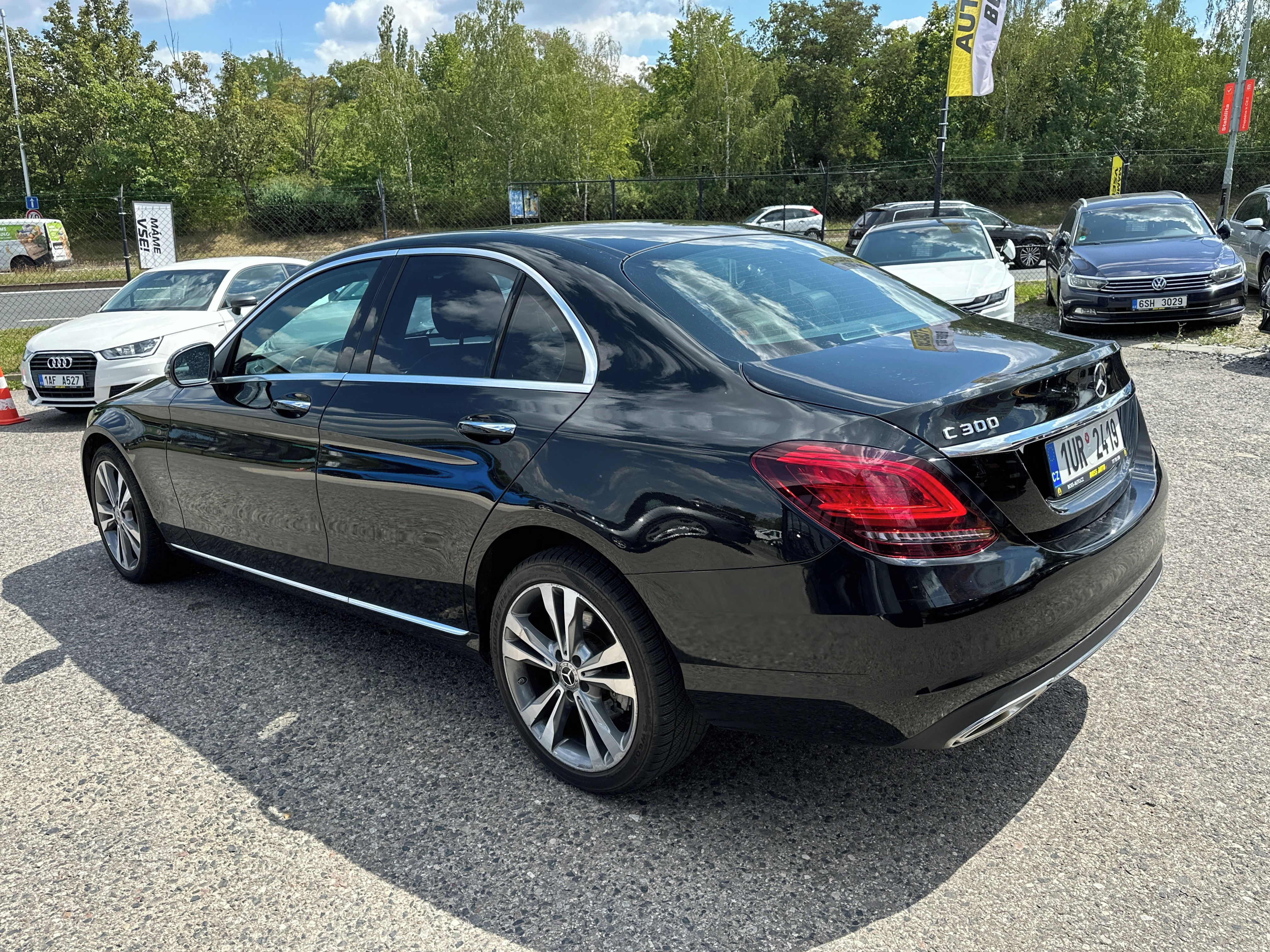 Mercedes-Benz Třídy C, Mercedes-Benz C300 4Matic 2021 - fotka 6