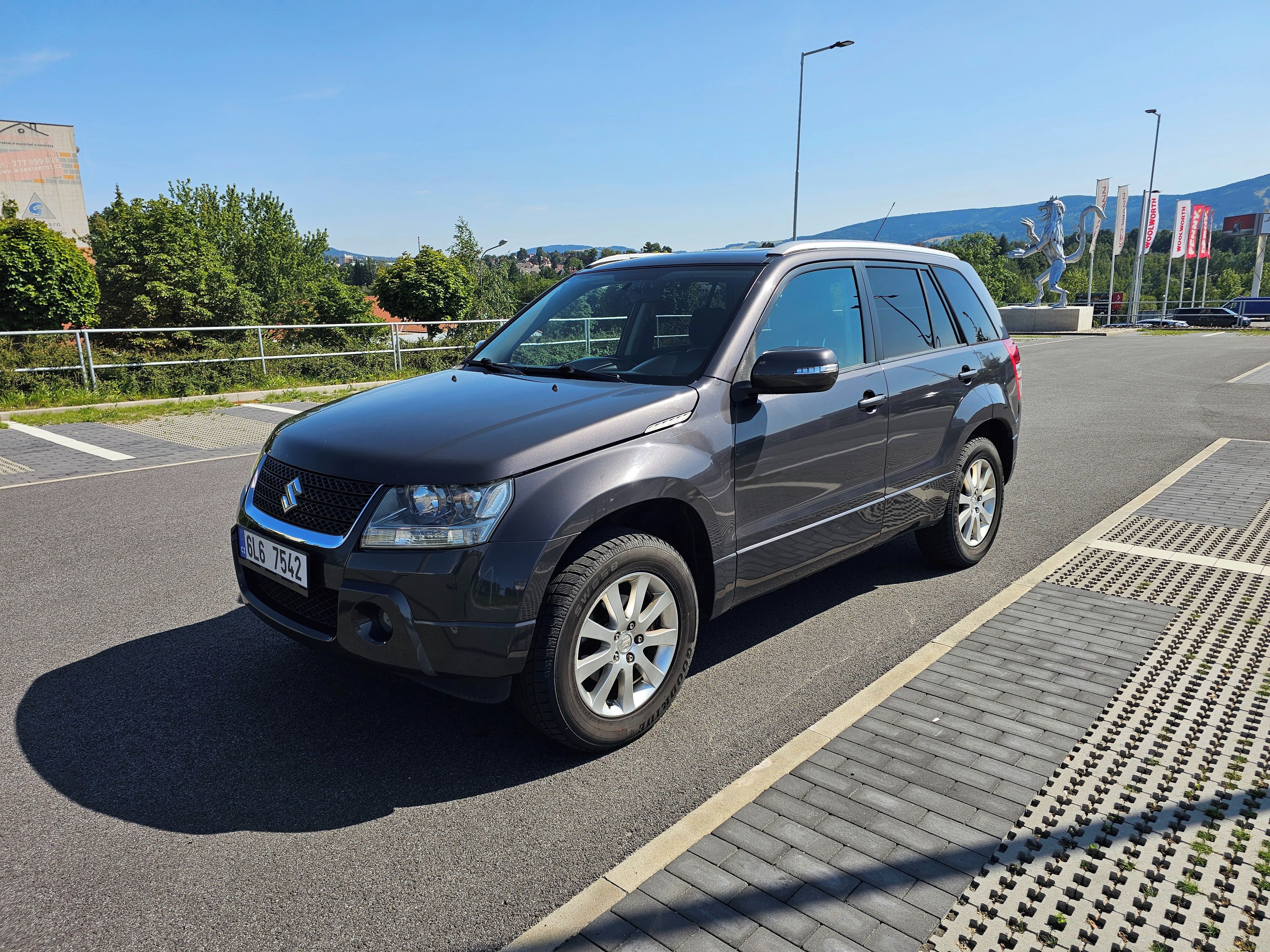 Suzuki Grand Vitara, 2.4 stálá 4x4 Tažné - fotka 2