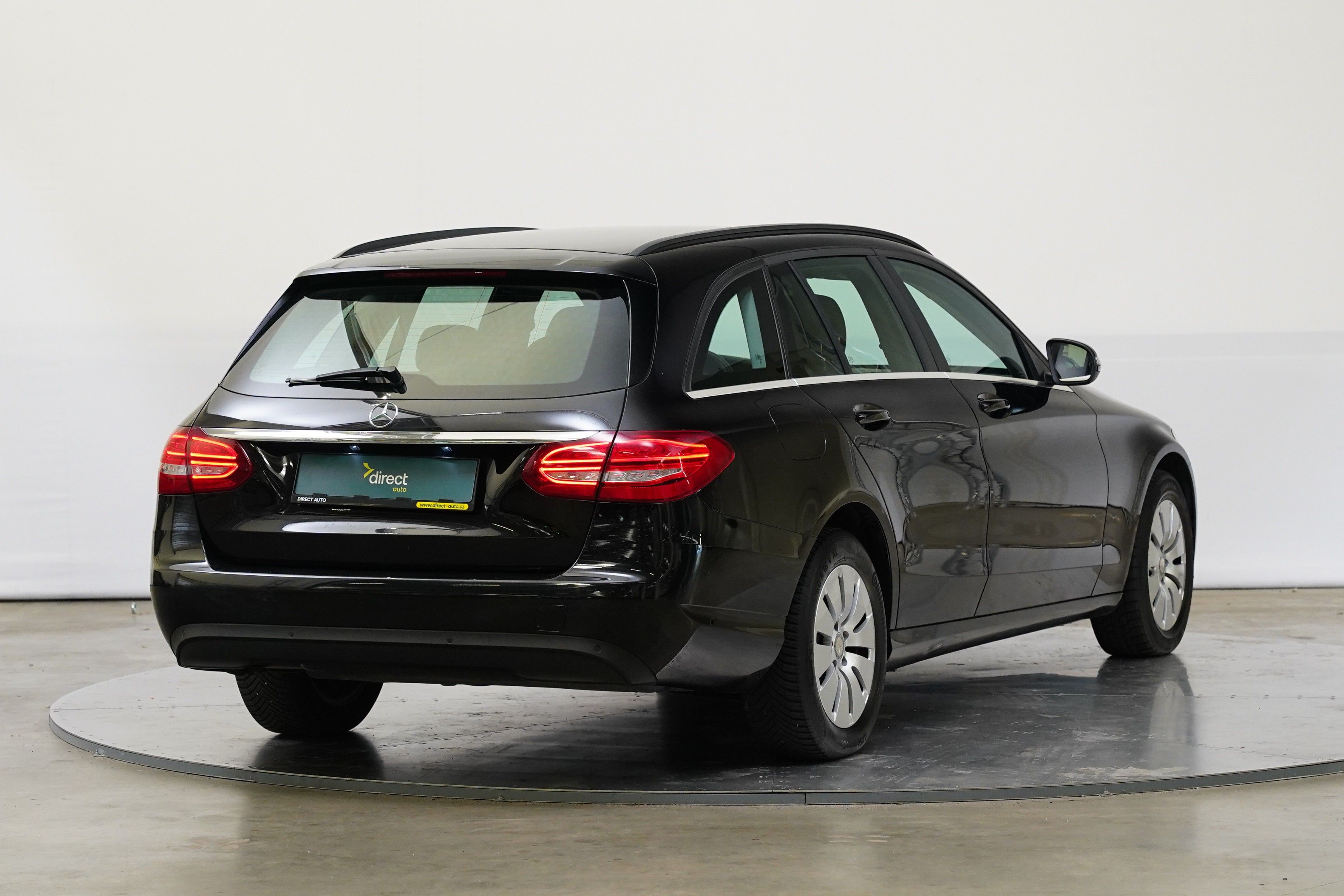 Mercedes-Benz Třídy C, 220 d 125 kW Automatik - fotka 2