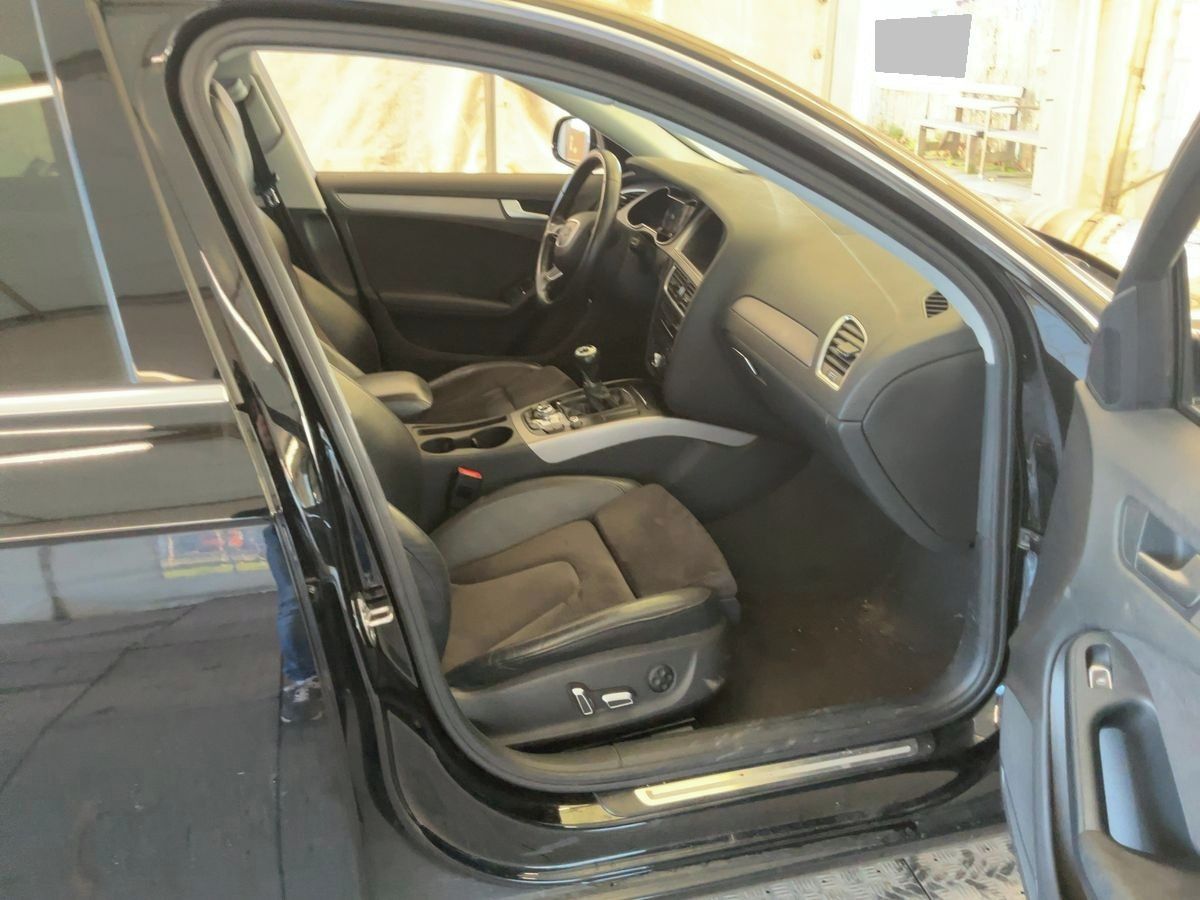 Audi A4, 2.0Tdi 140KW ALCANTRA TAŽNÉ - fotka 4