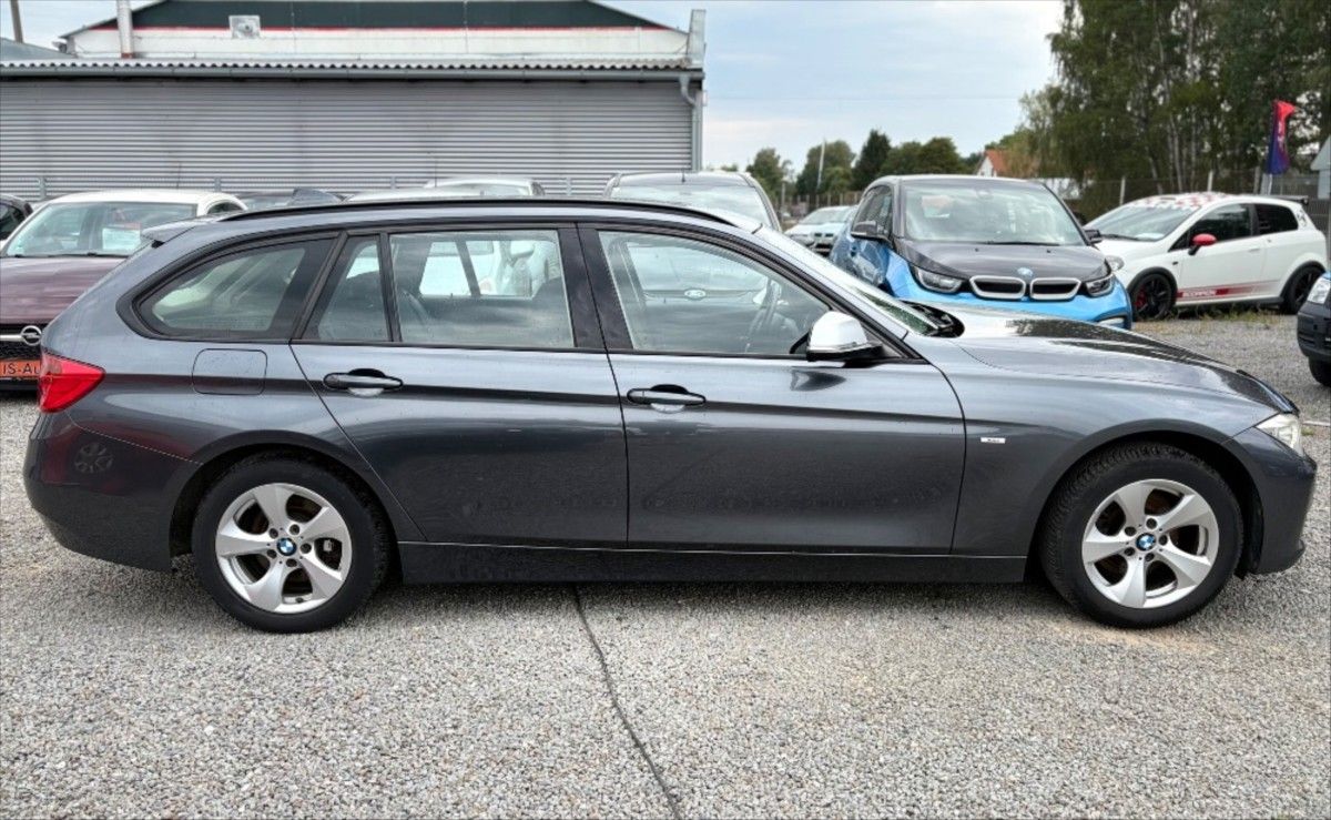 BMW Řada 3, 2,0 318D COMBI - fotka 5