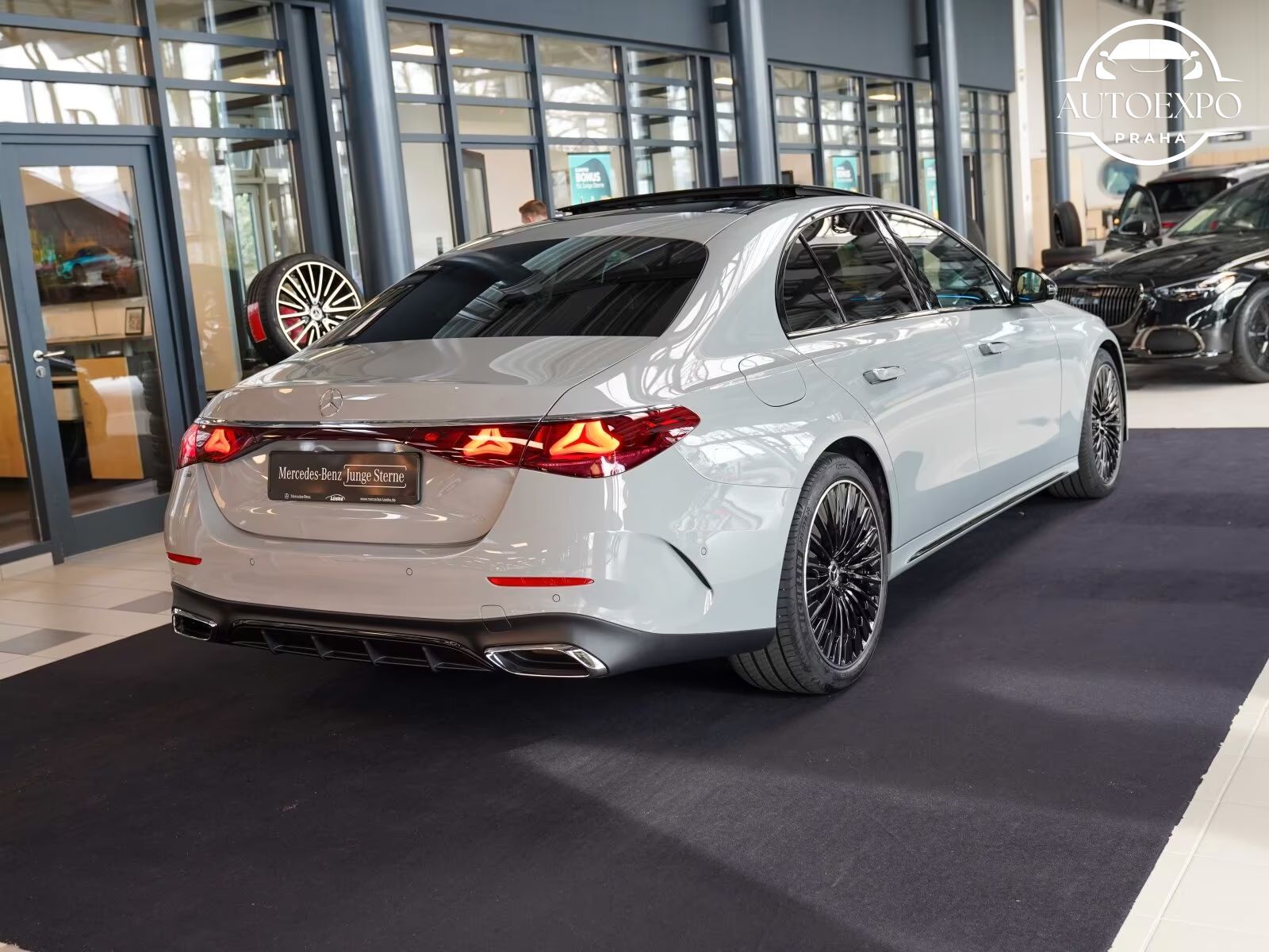 Mercedes-Benz Třídy E, 450d 4Matic AMG Line - fotka 2