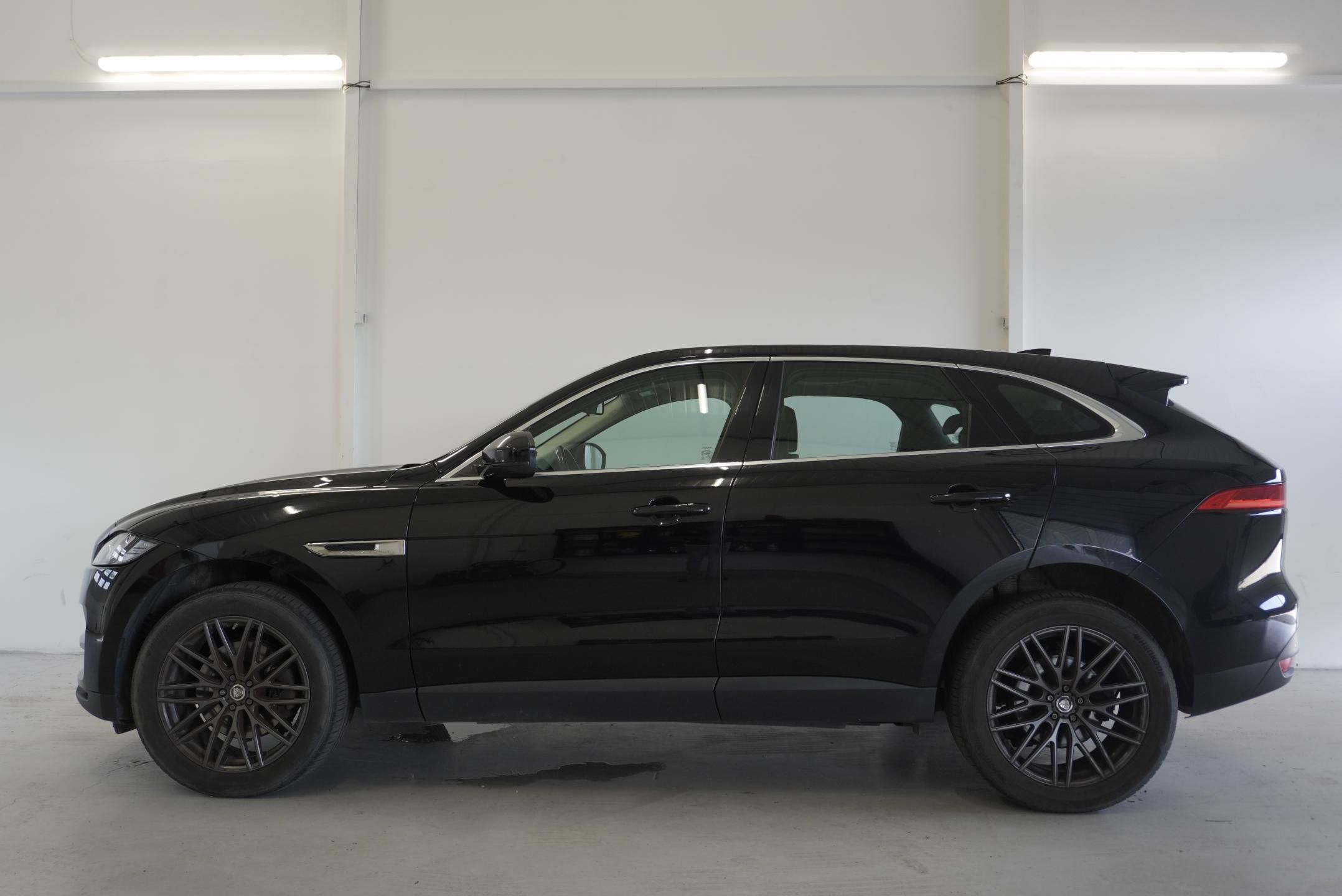 Jaguar F-Pace, 3.0D 221 kW 4x4 AUTOMAT 8st. - fotka 4
