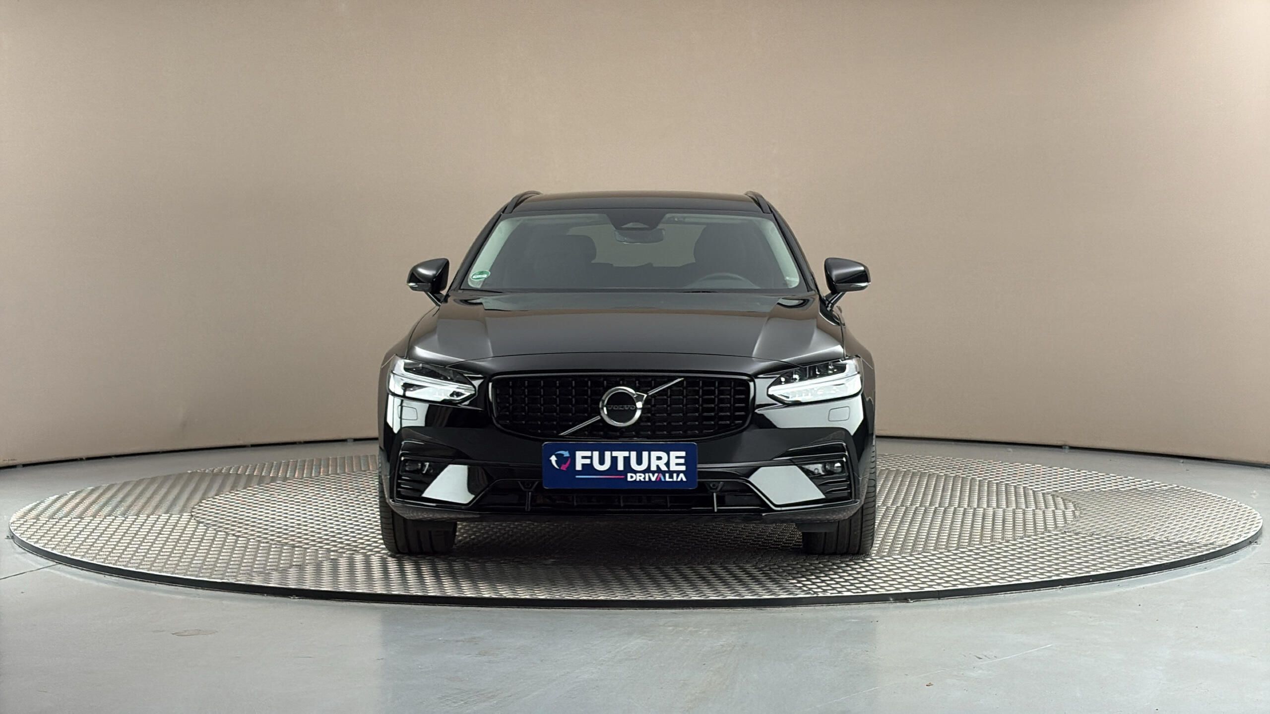 Volvo V90, 2.0 B5 AUT Plus Dark - fotka 3