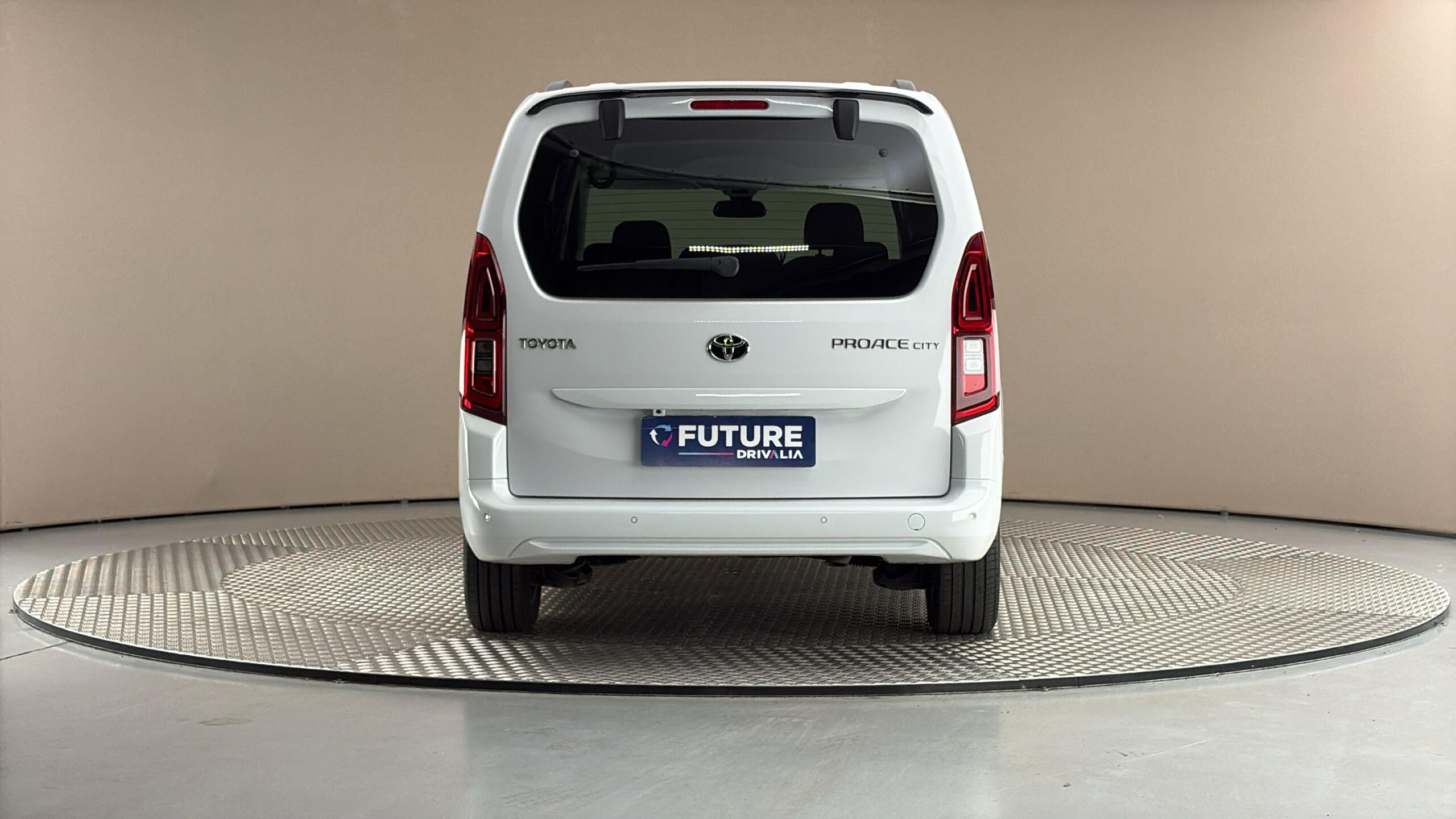 Toyota Proace City Verso, 1.5 D-4D Long Family - fotka 5