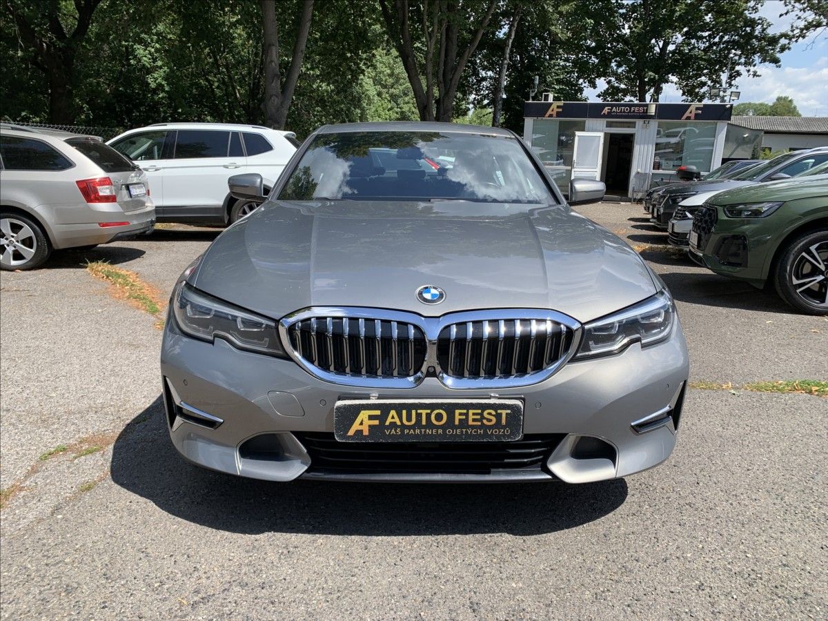 BMW Řada 3, 2,0 330e INDIVIDUAL,1.MAJ,ČR - fotka 2