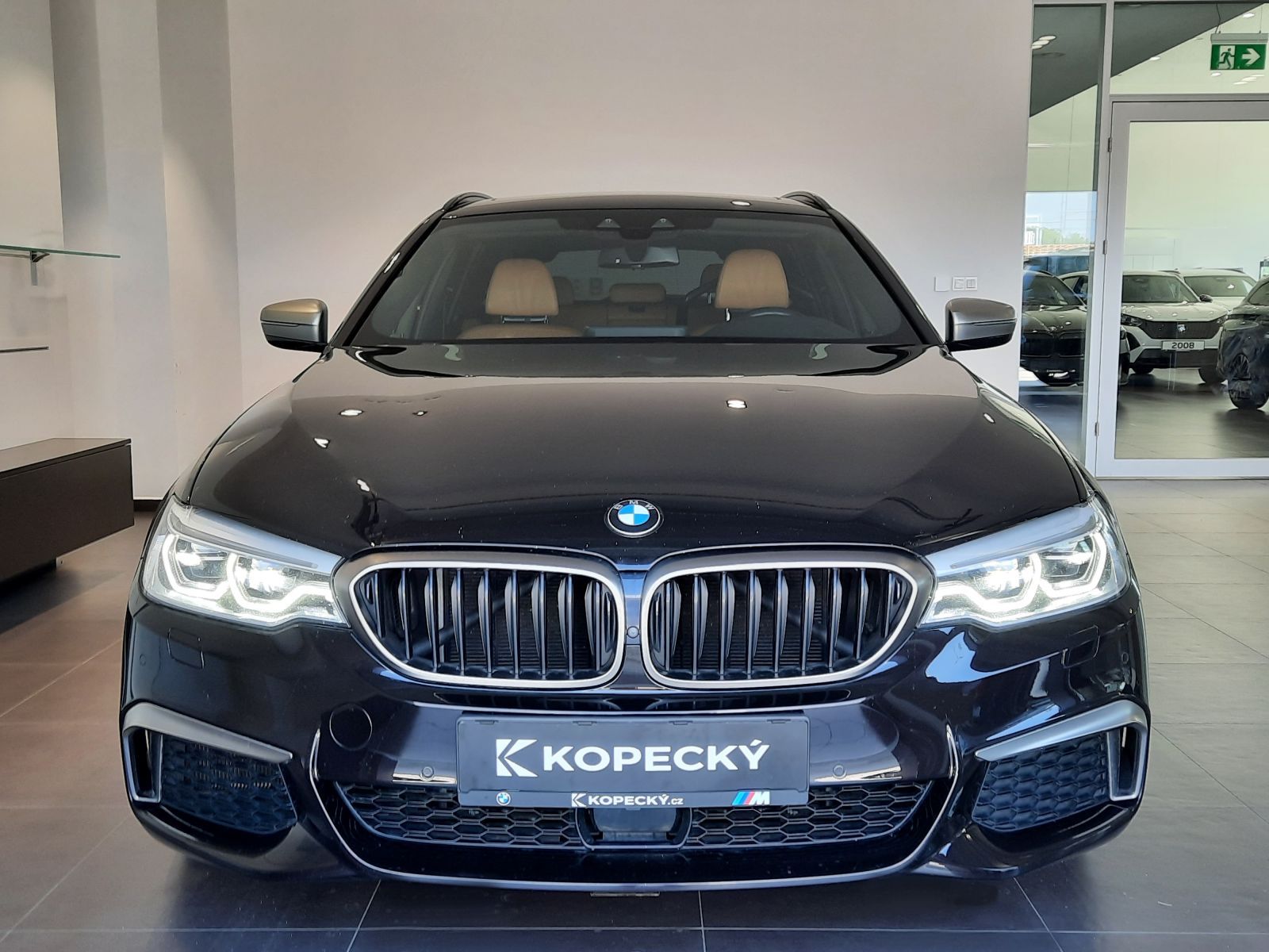 BMW Řada 5, M550d xDrive Touring - fotka 2