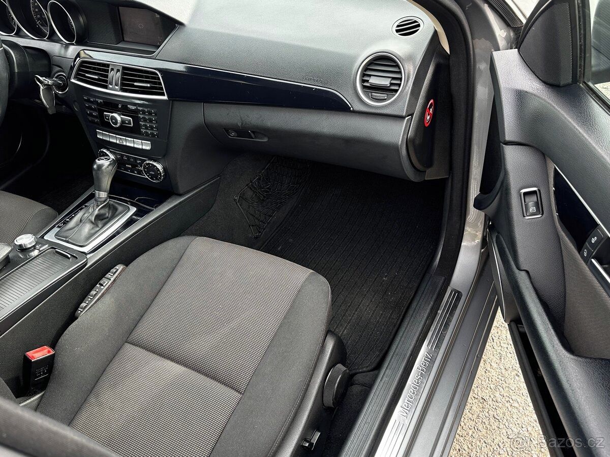 Mercedes-Benz Třídy C, C220 CDI automat - fotka 6