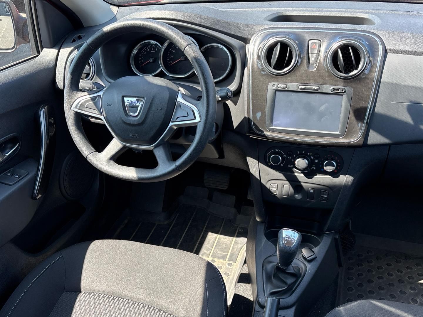 Dacia Sandero, 0.9 SCe / 66 kW Arctica Automa - fotka 6