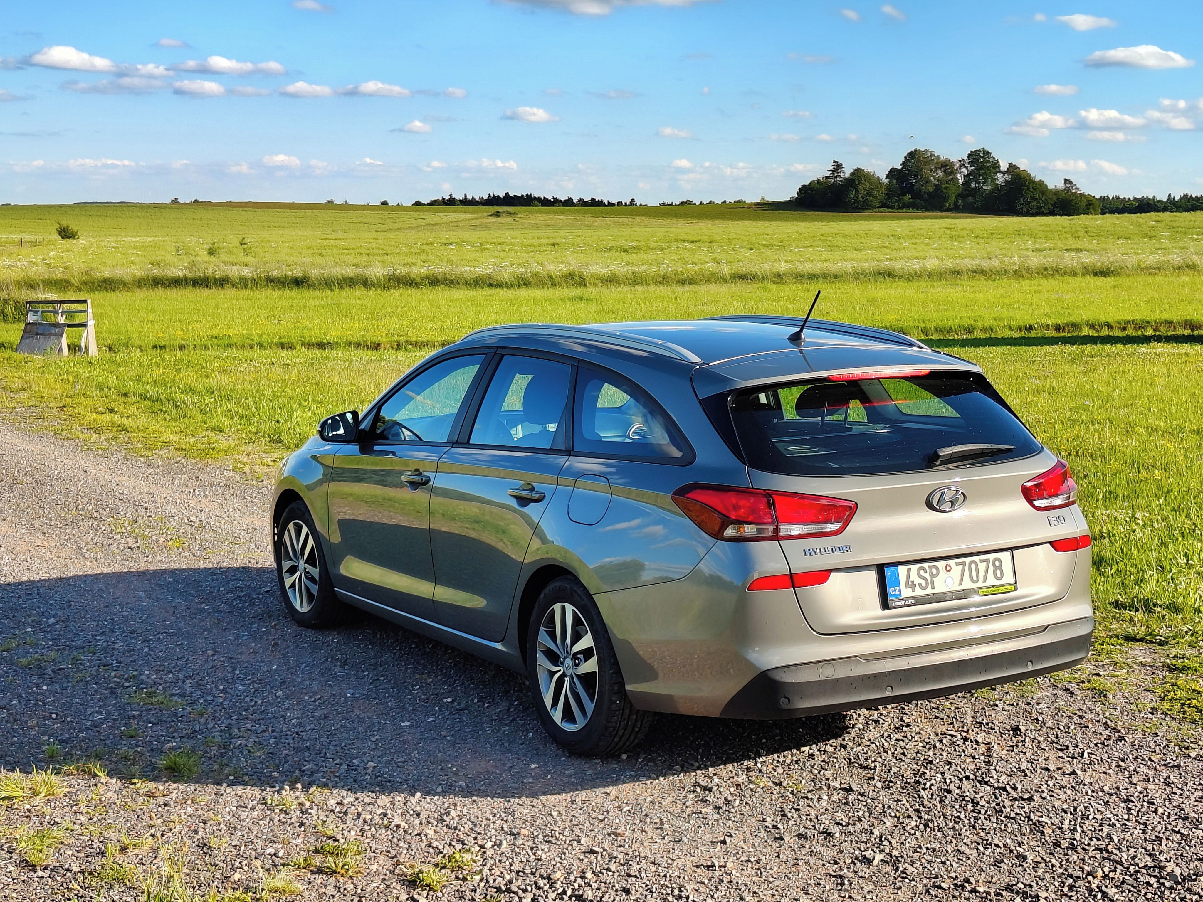 Hyundai i30, Hyundai i30 kombi 1.6 CRDi - fotka 3