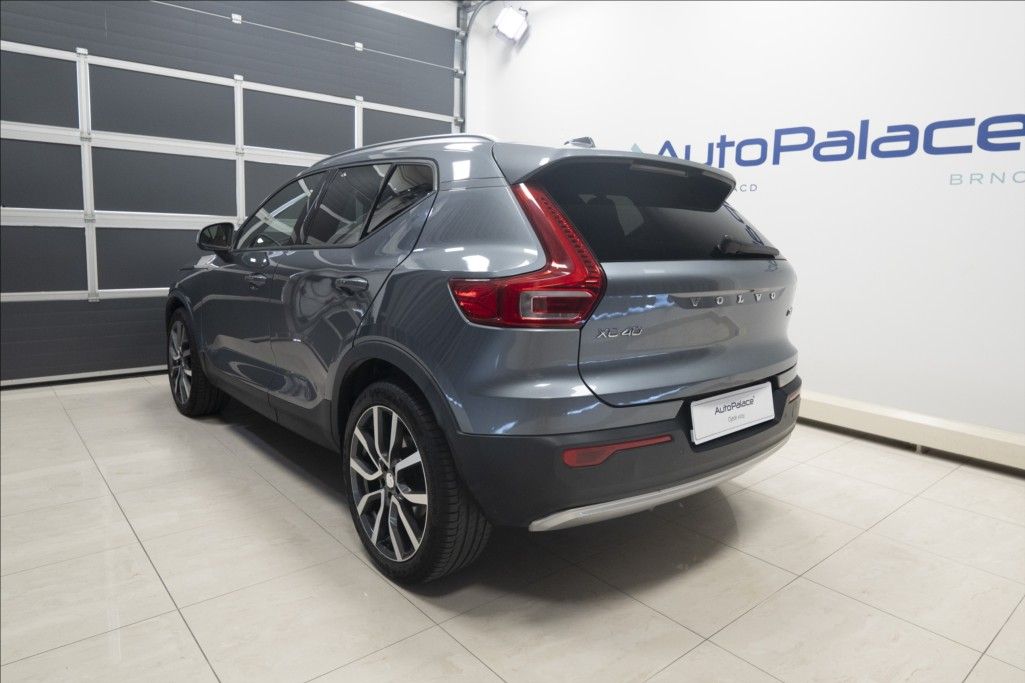 Volvo XC40, 2,0 D4 AWD NAVI KAMERA TAŽNÉ - fotka 6