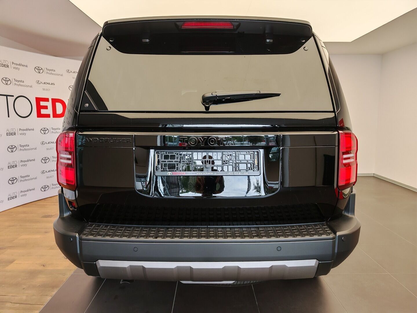 Toyota Land Cruiser, 2.8L Diesel Executive 4x4 - fotka 5