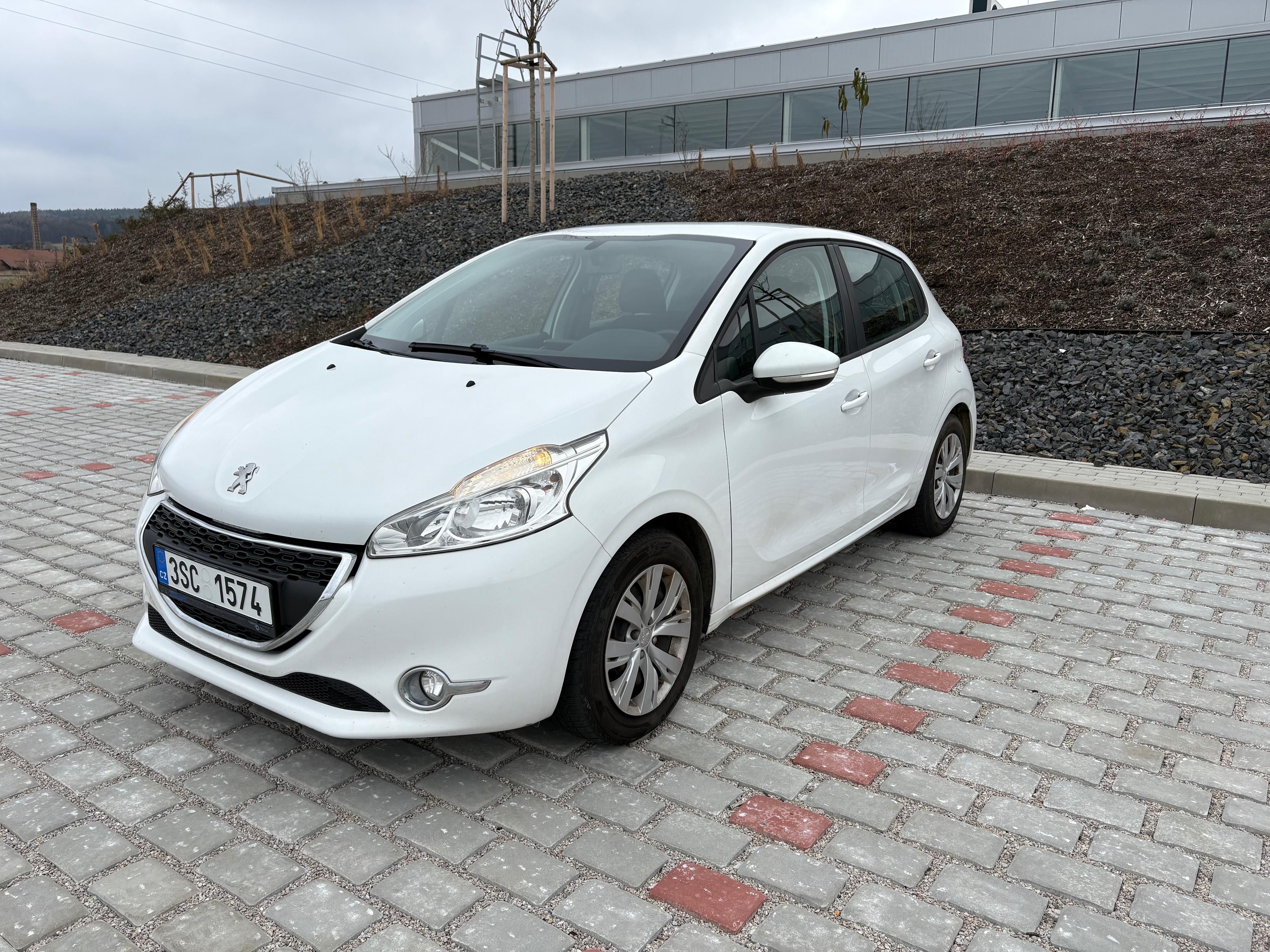 Peugeot 208, 1.2i AUTOMAT