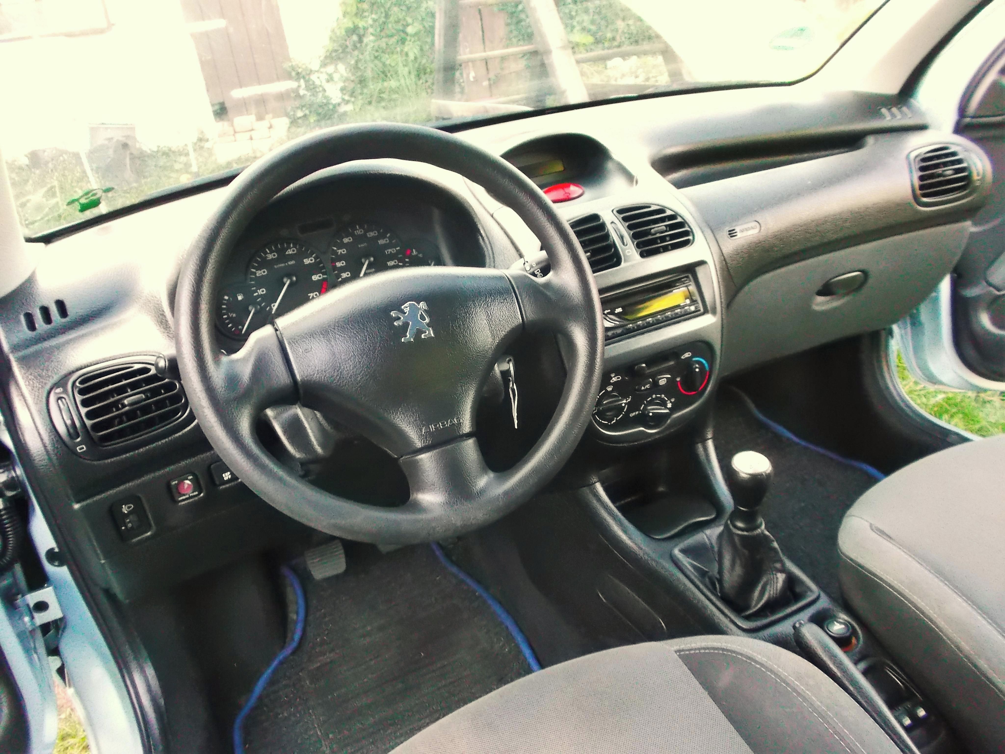 Peugeot 206, 1.1-5dve-bohatá výbava-nová-tk - fotka 4