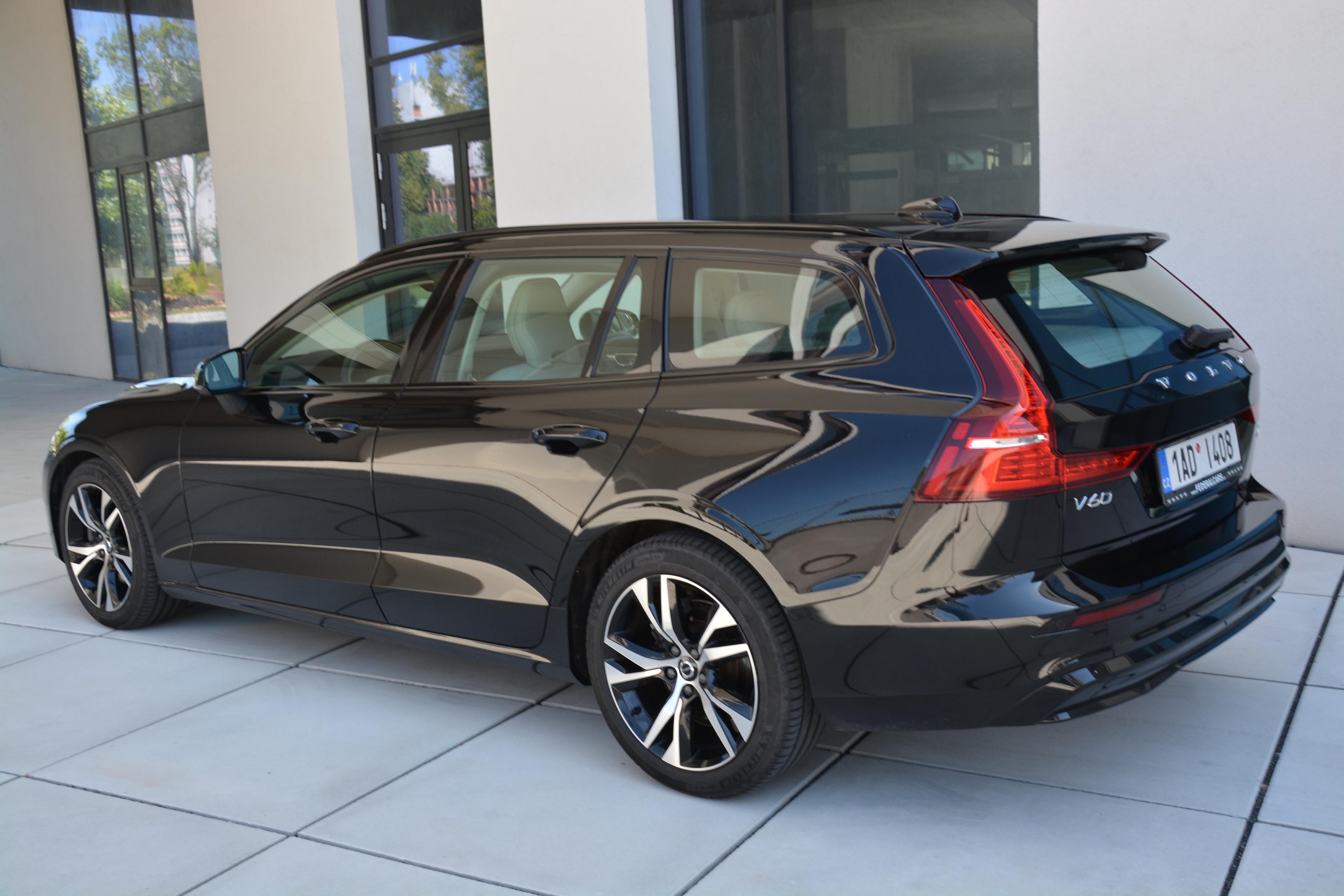 Volvo V60, B4 Plus Dark AT ČR 1 MAJITEL - fotka 5