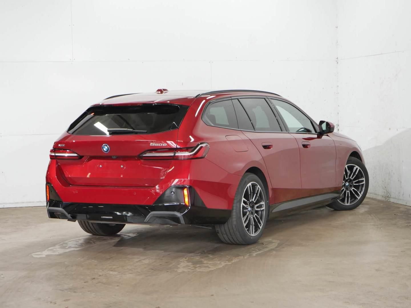 BMW Řada 5, 550e xDrive Touring Tažné Bowe - fotka 4