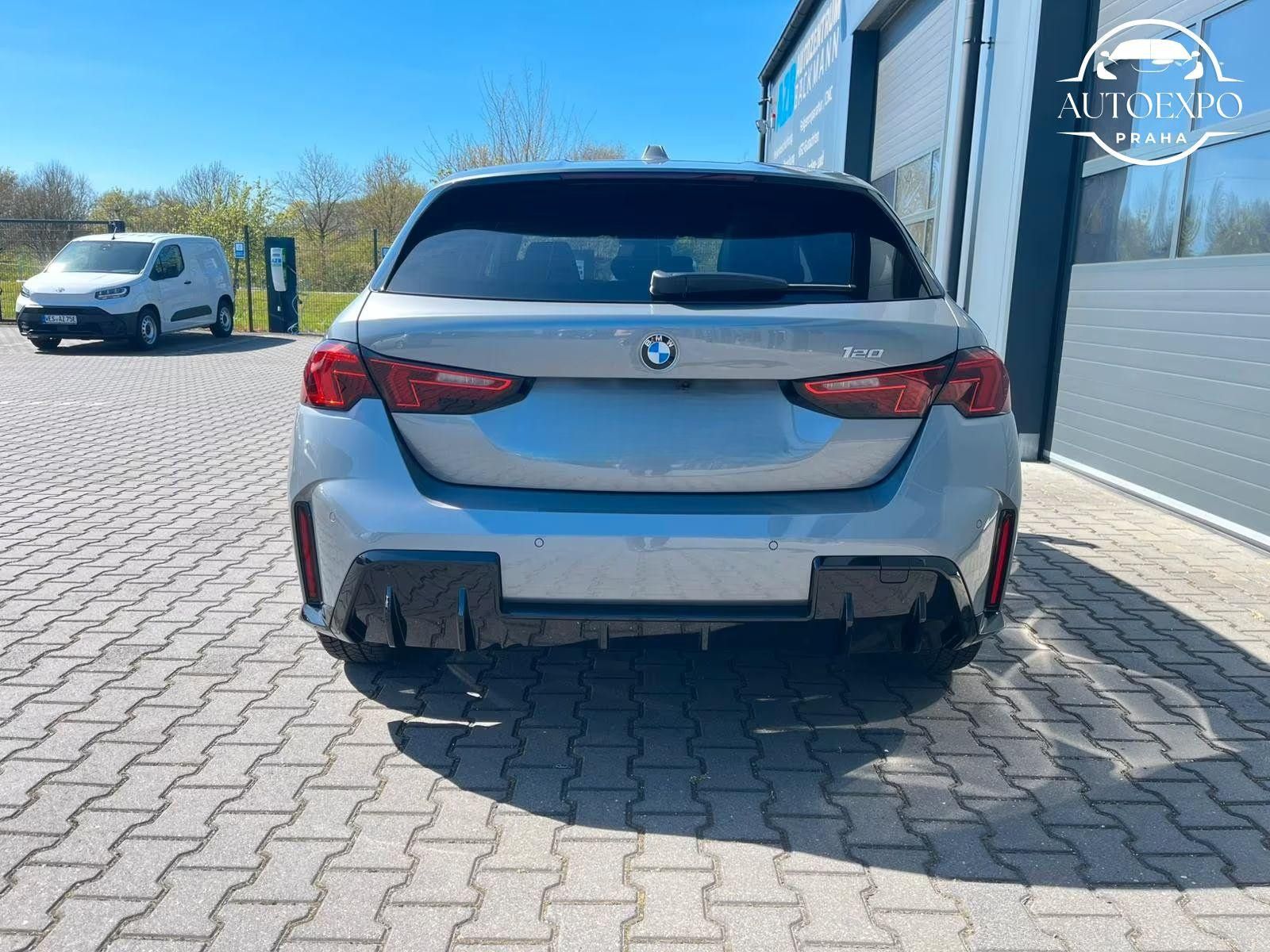 BMW Řada 1, 120i M Sport*PANORAMA - fotka 4