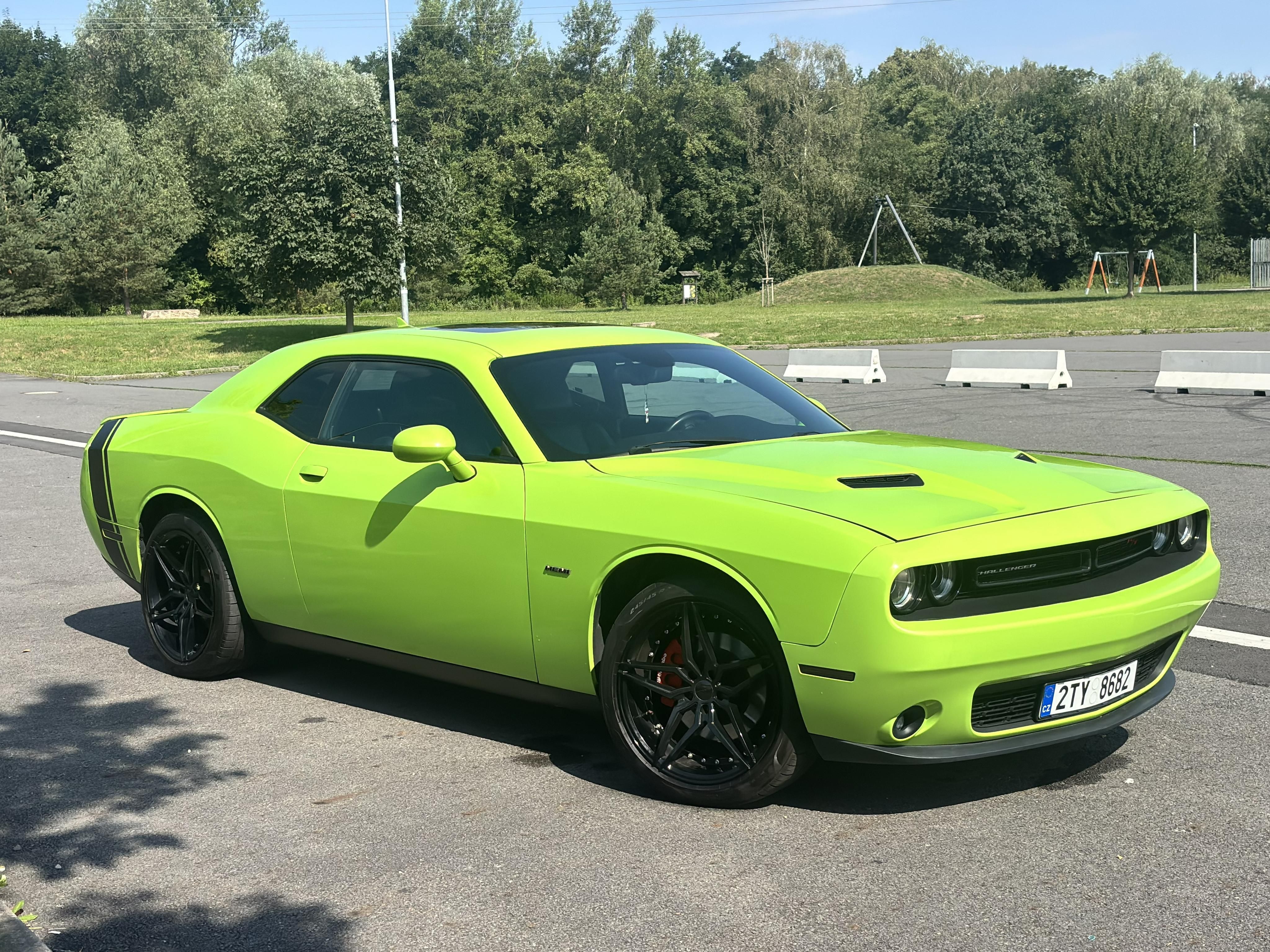 Dodge Challenger, 5.7 R/T MANUÁL - fotka 4