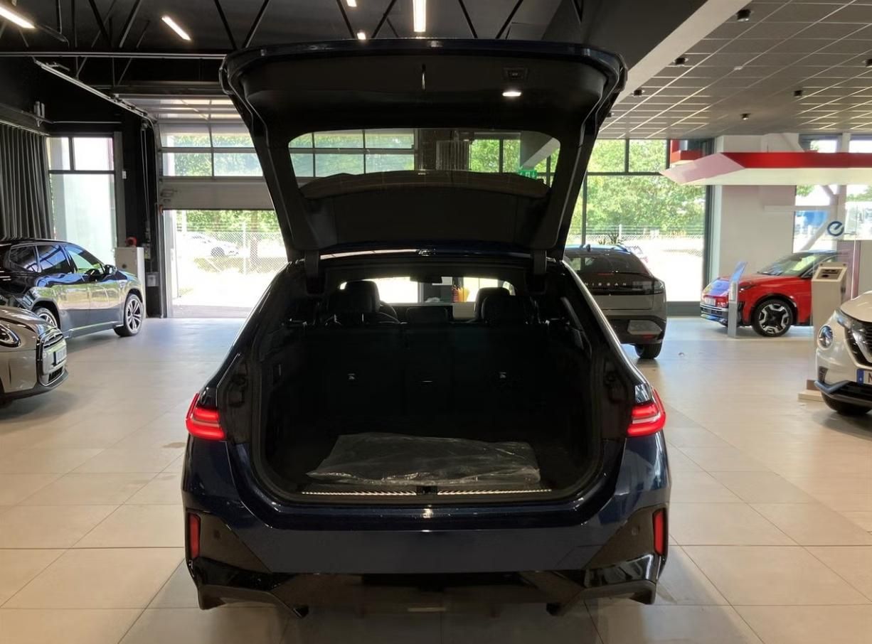 BMW i5, eDrive40 Touring M Ambient Taž - fotka 5