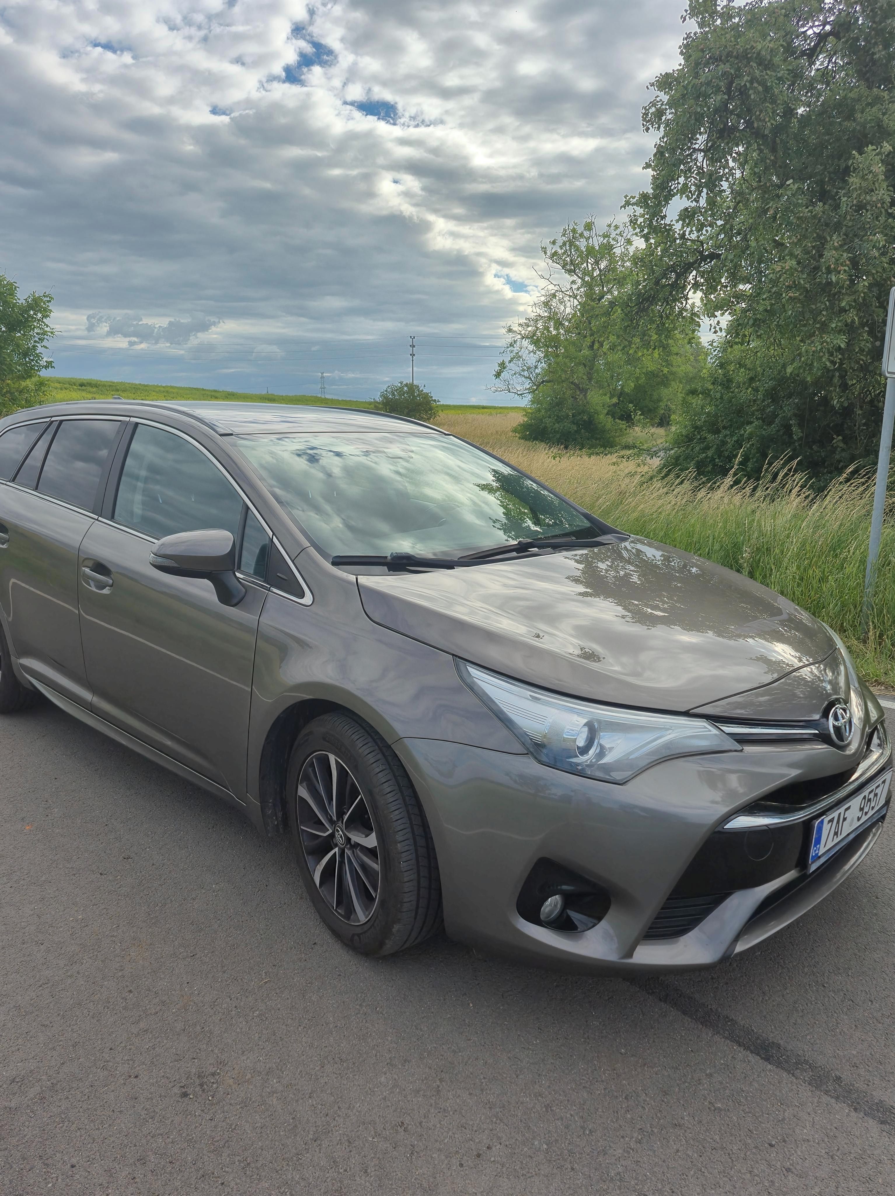 Toyota Avensis, 1.8 benzín - fotka 2