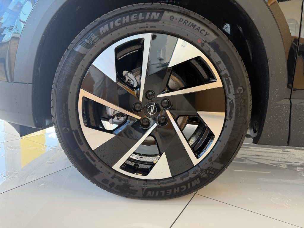 Opel Grandland, Ultimate Hybrid 1,2T 145k AT - fotka 4