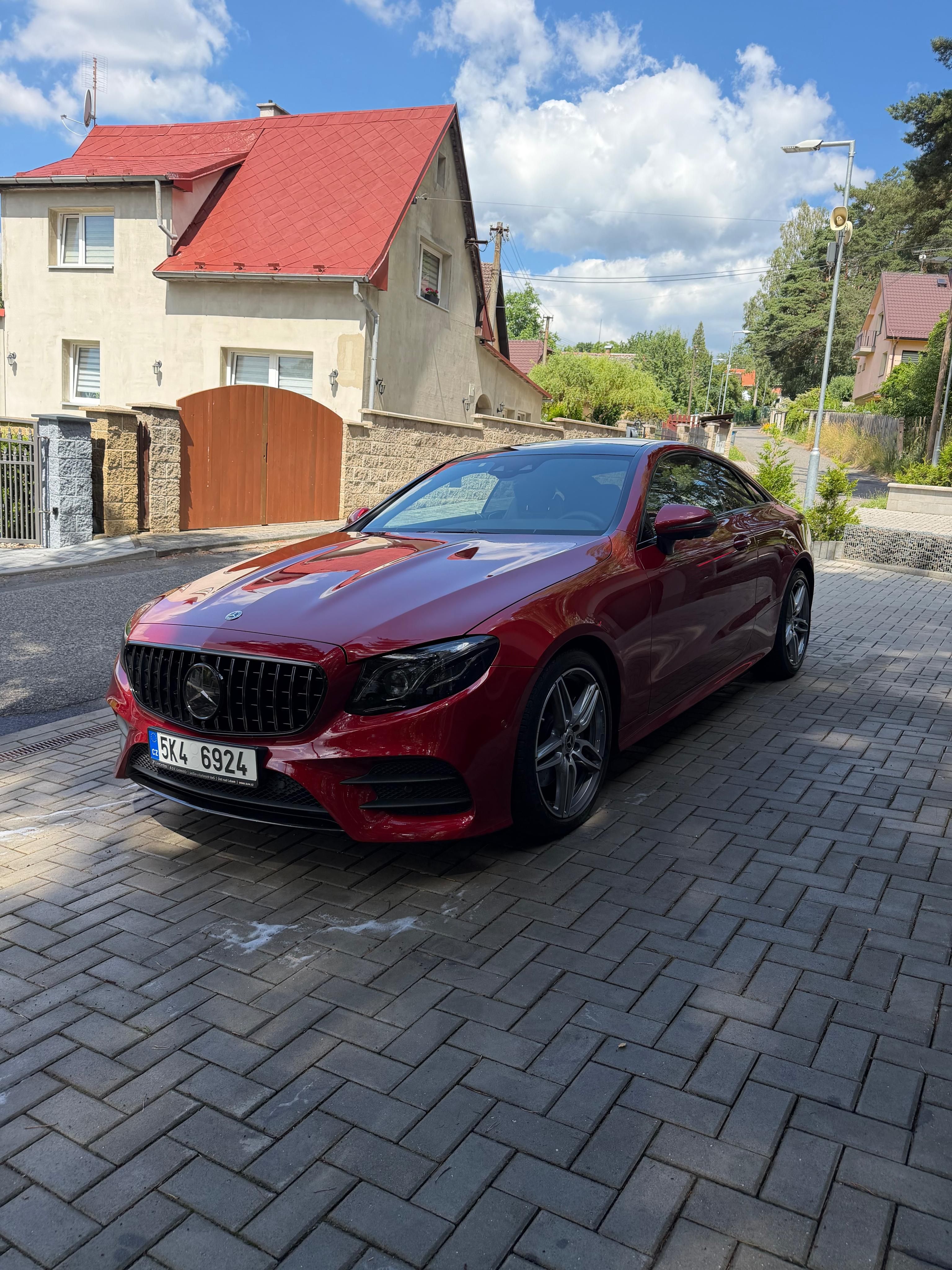 Mercedes-Benz Třídy E, Mercedes E300D coupe - fotka 2