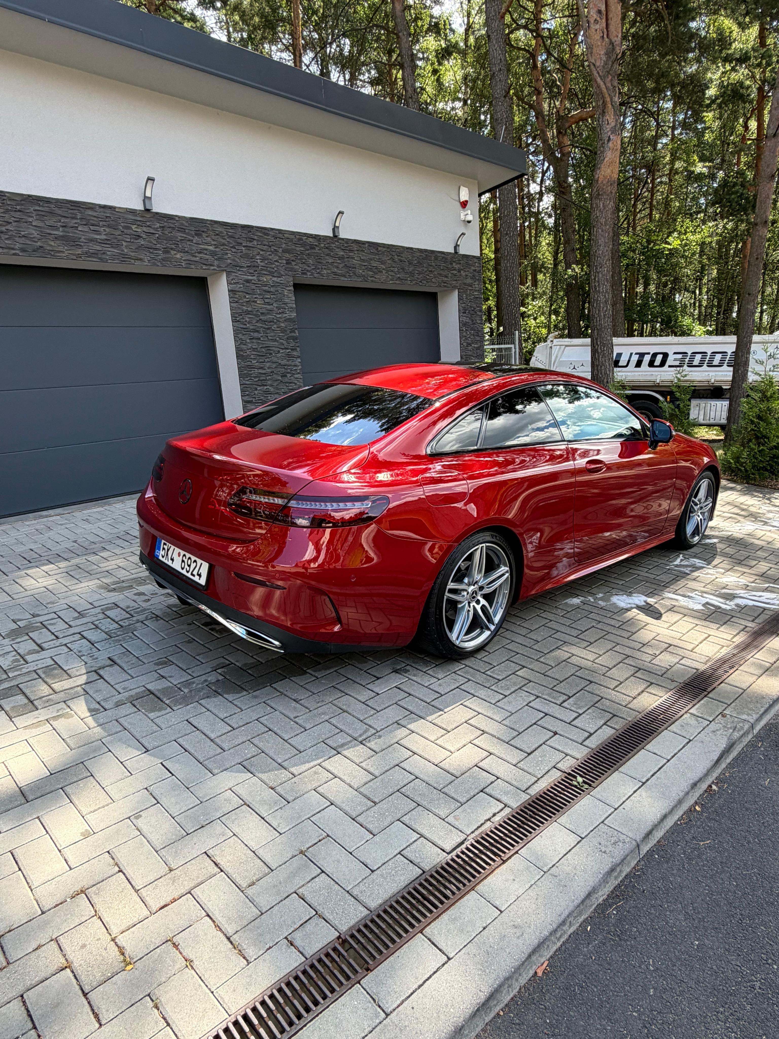 Mercedes-Benz Třídy E, Mercedes E300D coupe - fotka 5