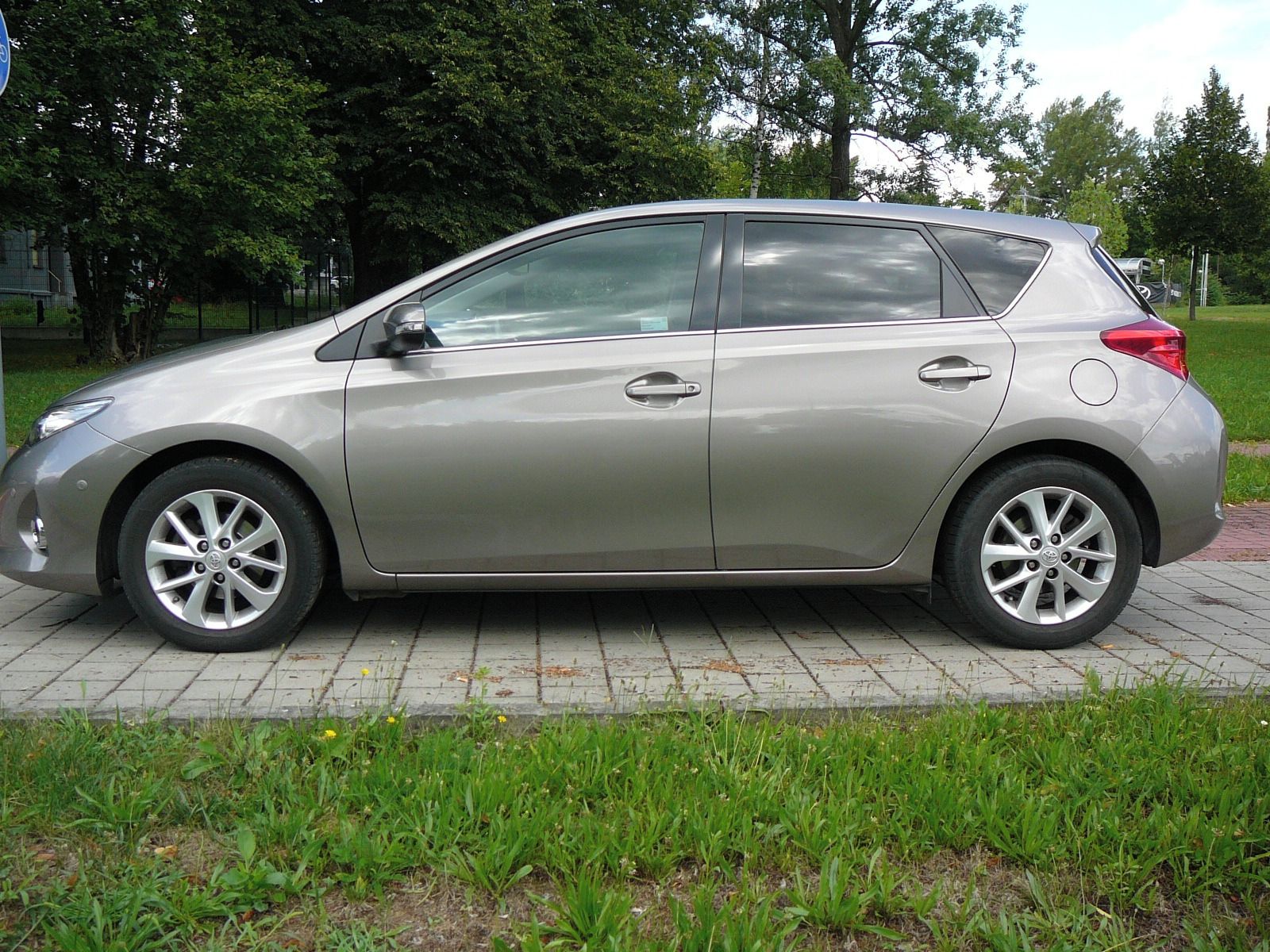 Toyota Auris, 1.6i 97kW ČR 1-MAJ 81000KM!!! - fotka 3