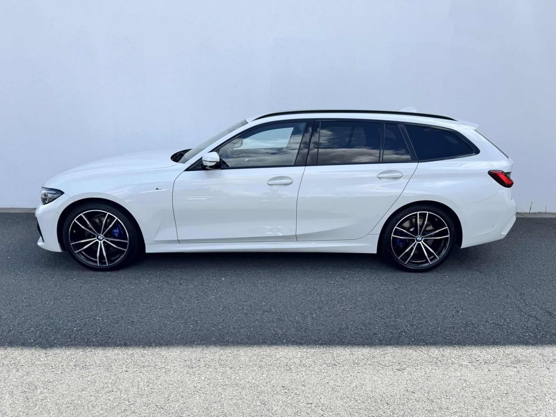 BMW Řada 3, 330d xDrive Touring Mpaket - fotka 3