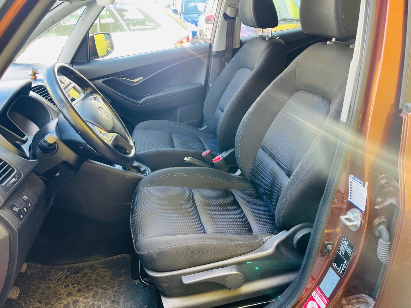 Hyundai ix20, 1.4 i BENZÍN - fotka 5
